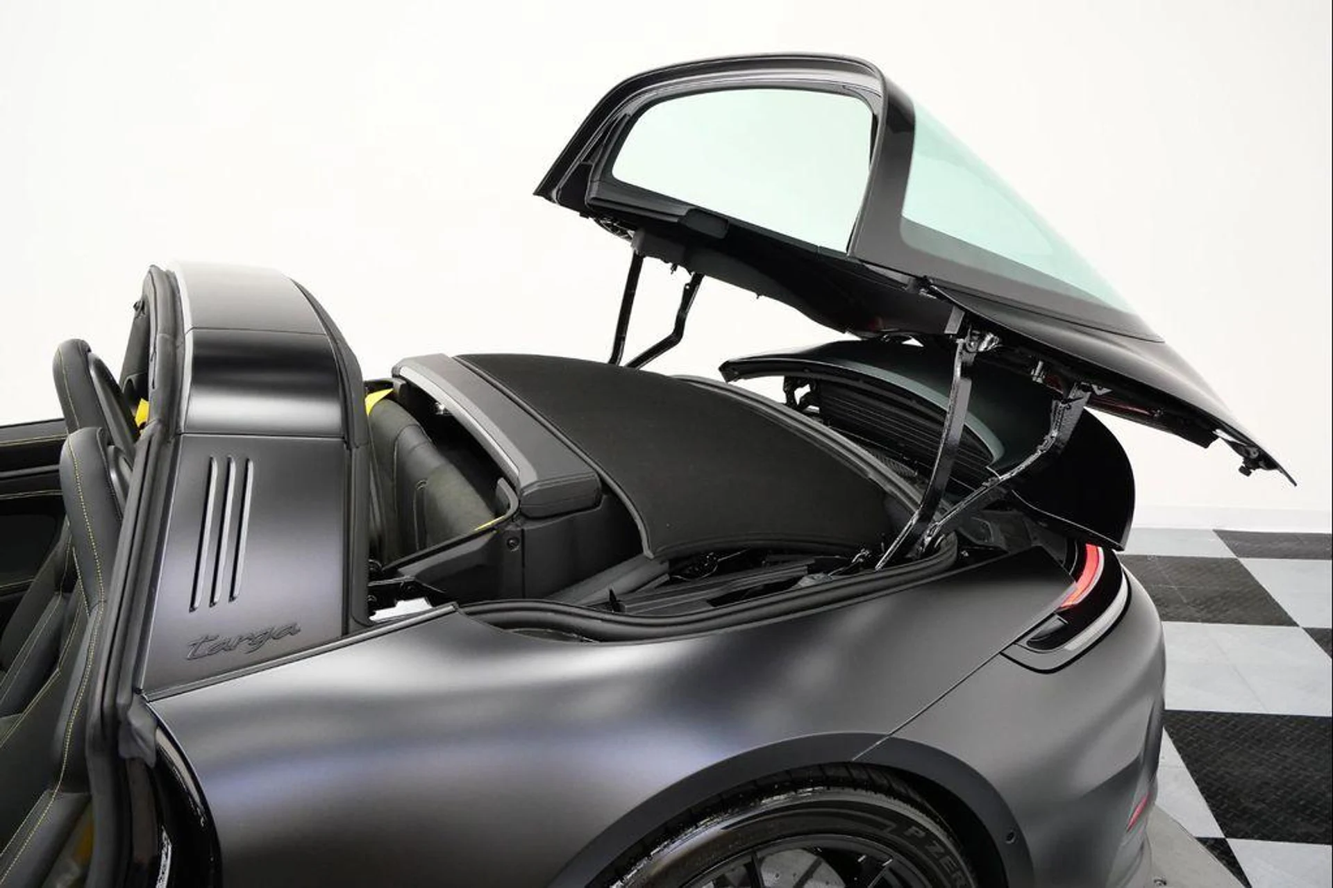 mph011_1846553625_v_T_Pd_W1_W3_EF_Bj7_R1b_S9py_SK_Fom_SQ_5f7a245f7f