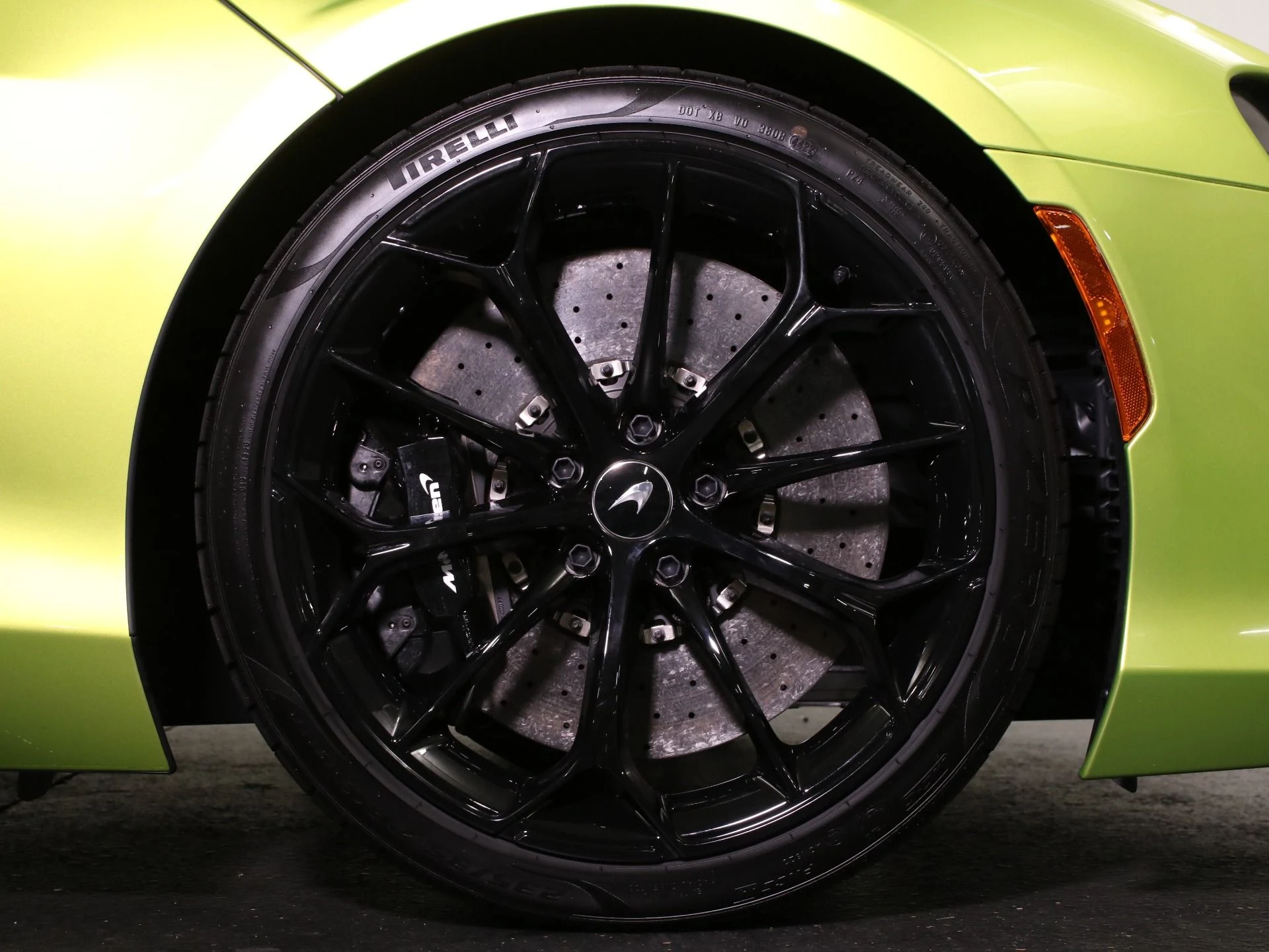 mph011_1847363879_Used_2023_Mc_Laren_Artura_1729490535_9cf5a4c7ba