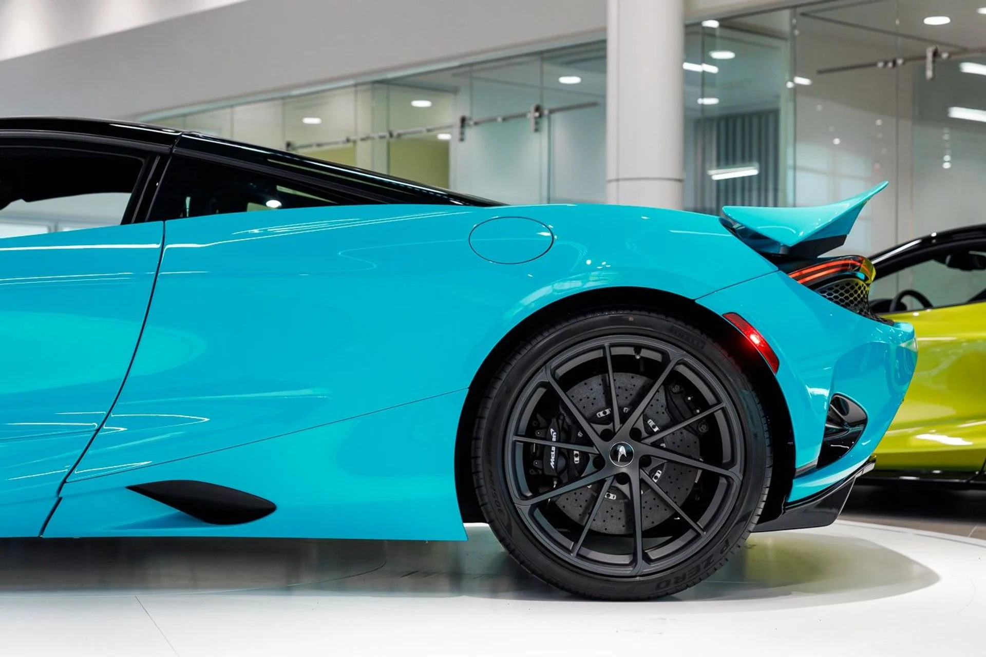 mph011_1847406438_605_p12_l_be5cf5db43