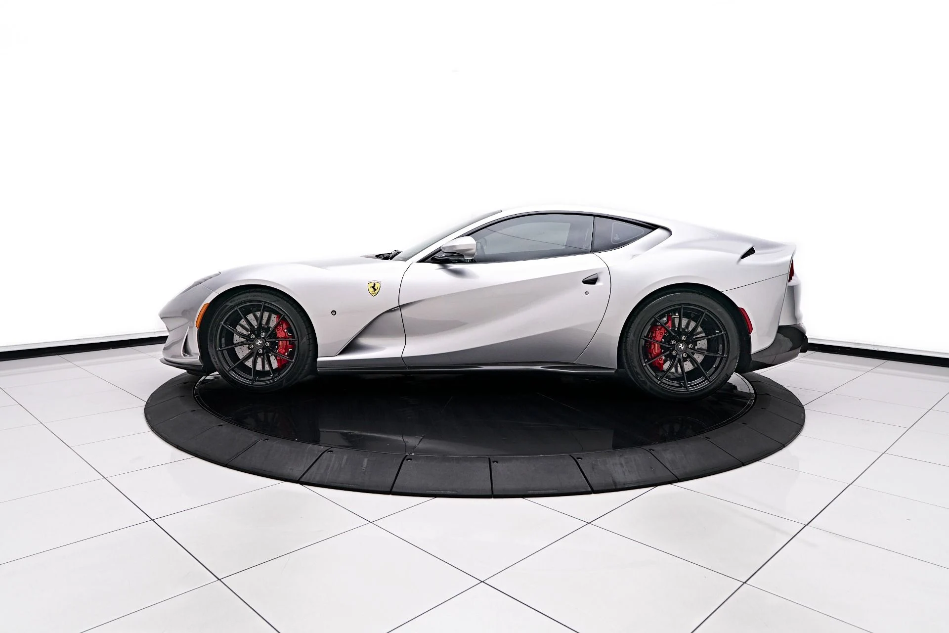 mph011_1849448968_Used_2020_Ferrari_812_Superfast_Base_1753754444_e6bdf4f14b