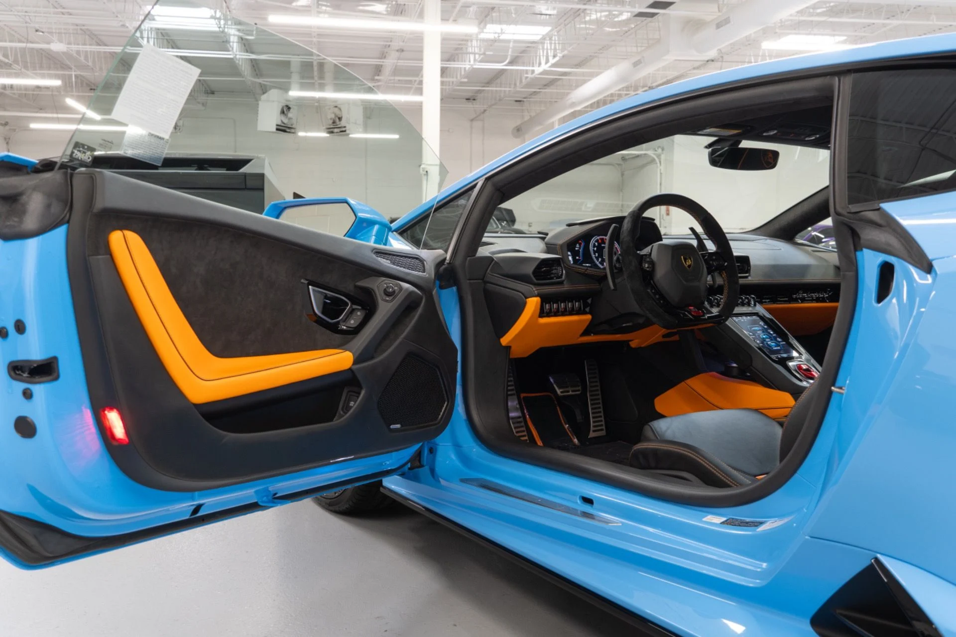 mph011_1870737506_Used_2022_Lamborghini_Huracan_EVO_1760474272_600b8d1da3