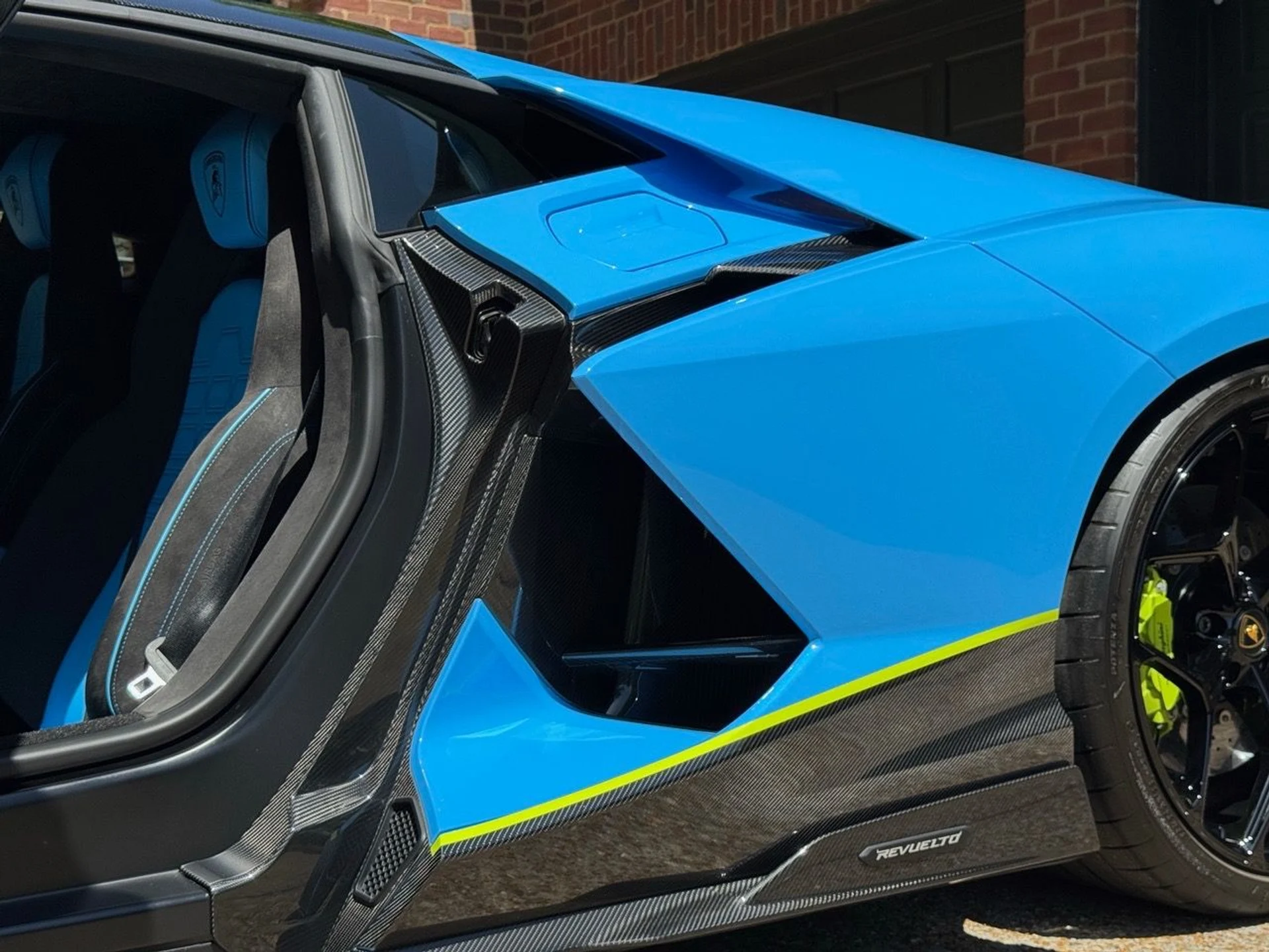 mph011_1888600837_Used_2024_Lamborghini_Revuelto_1778796224_5e14d668d1