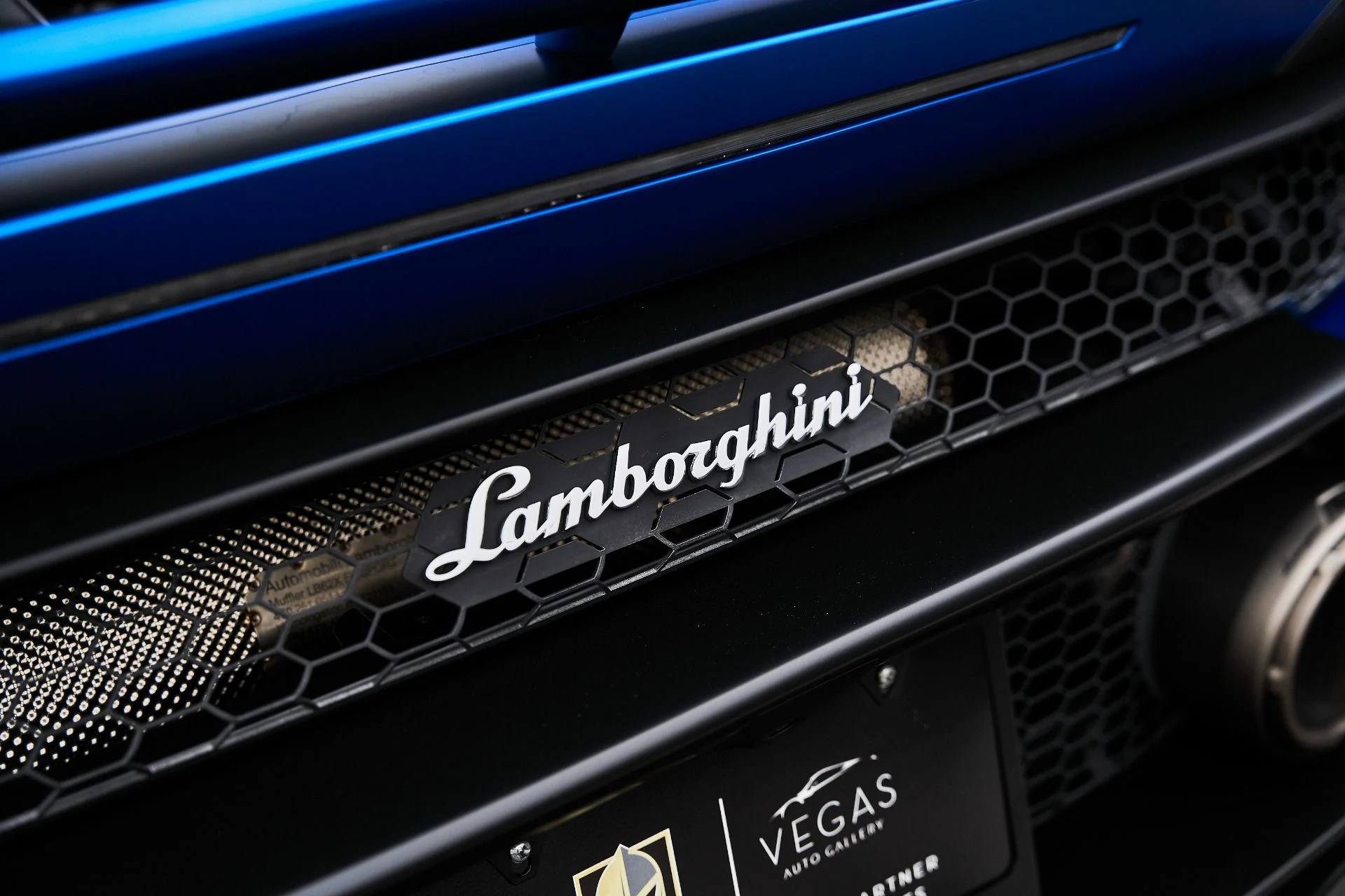 mph011_1892401759_Used_2023_Lamborghini_Huracan_EVO_Base_1775006600_4086f71dac