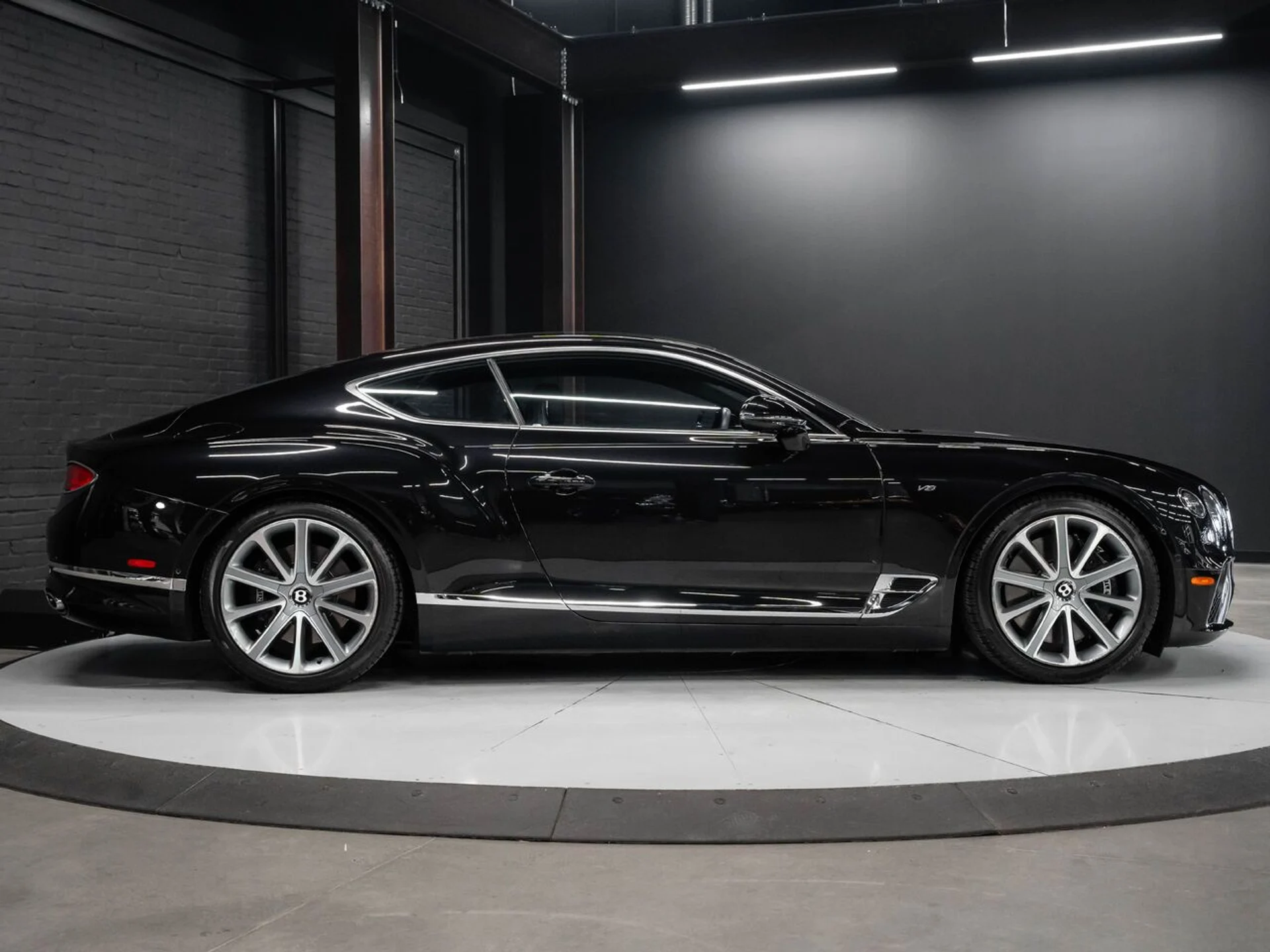 mph011_1898363852_bentley_continental_2022_35fd191768