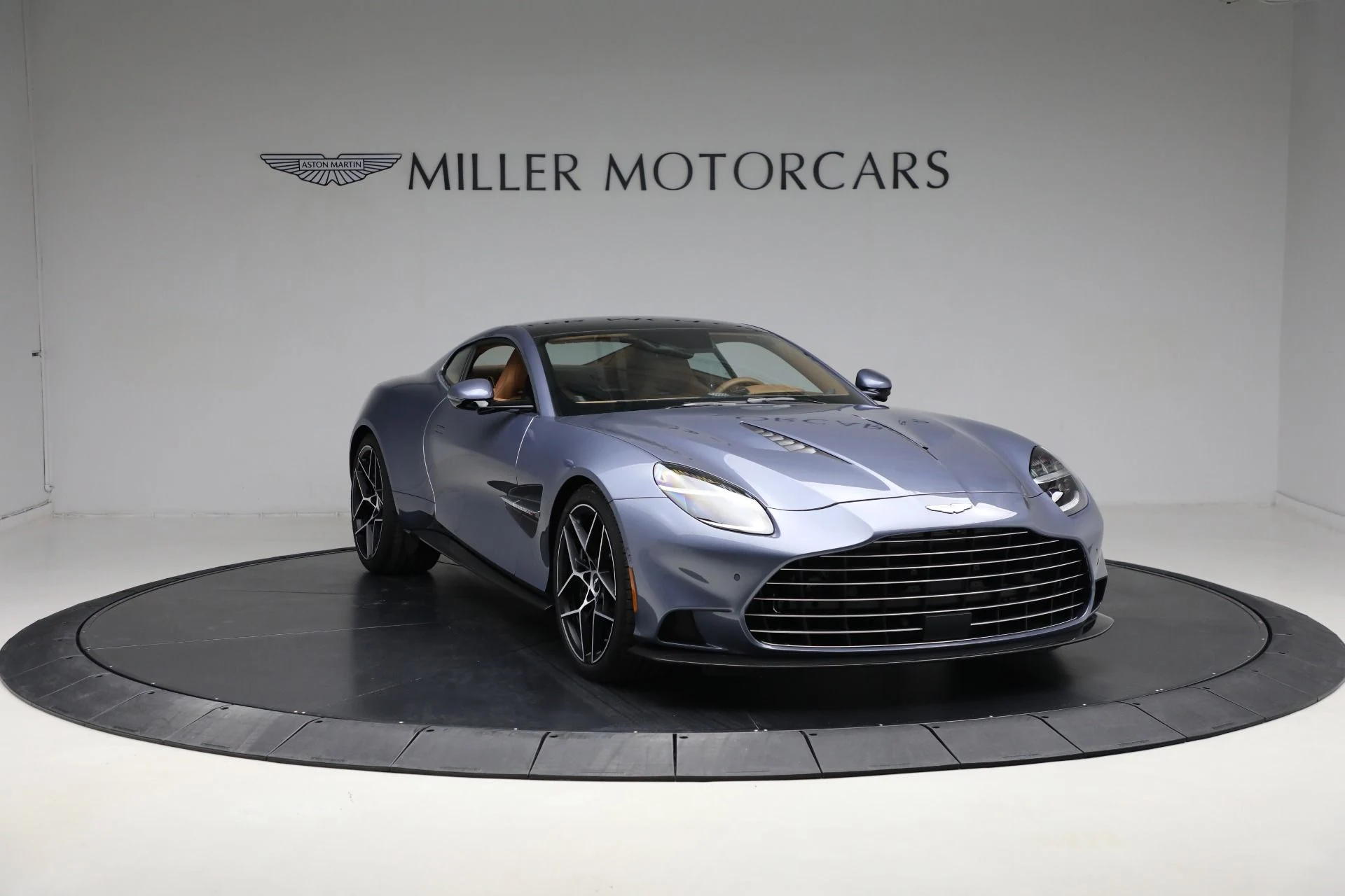 mph011_1902406401_New_2025_Aston_Martin_Vanquish_1738262264_e22de7bbfa