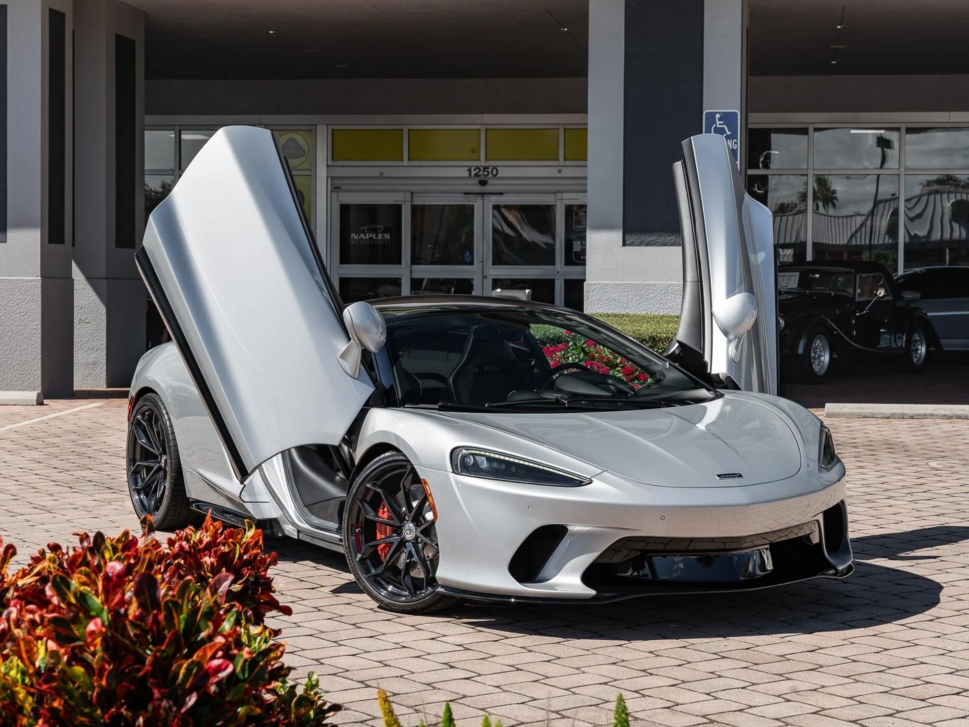 mph011_1916249647_Used_2021_Mc_Laren_GT_1761253590_0c57f6100e
