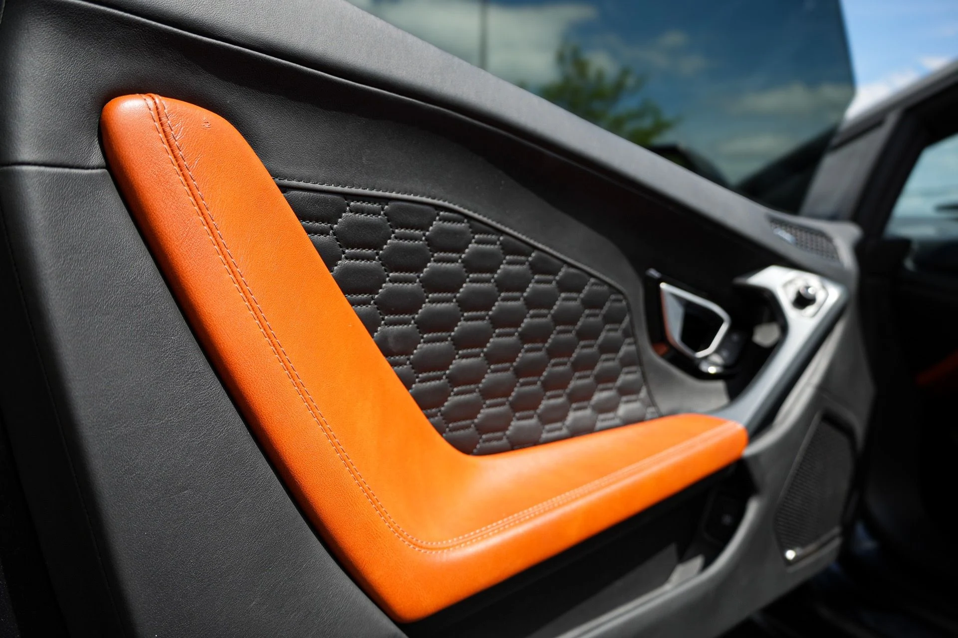 mph011_1922743642_Used_2019_Lamborghini_Huracan_LP_580_2_1779311317_fd36254ea5