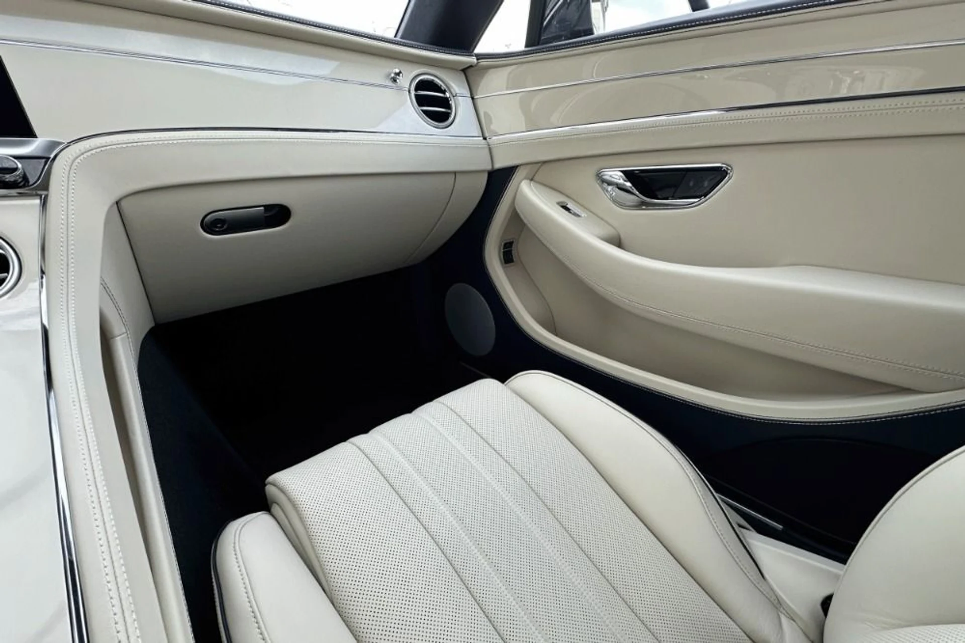 mph011_192712241_New_2026_Bentley_Continental_GT_GT_1765795974_081aed1652