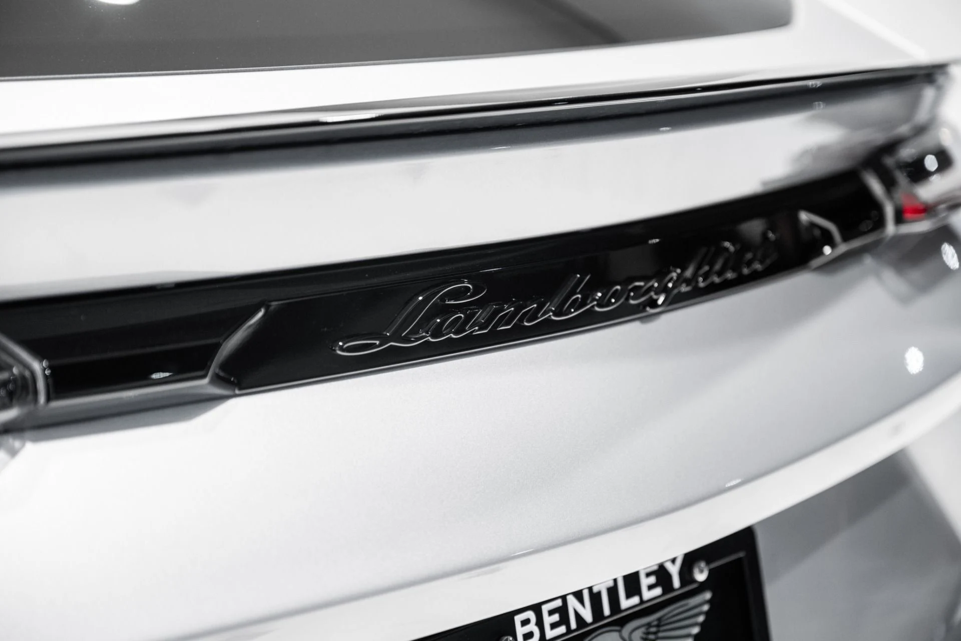 mph011_1935199602_Used_2024_Lamborghini_Urus_S_1773253440_ba5e24907f