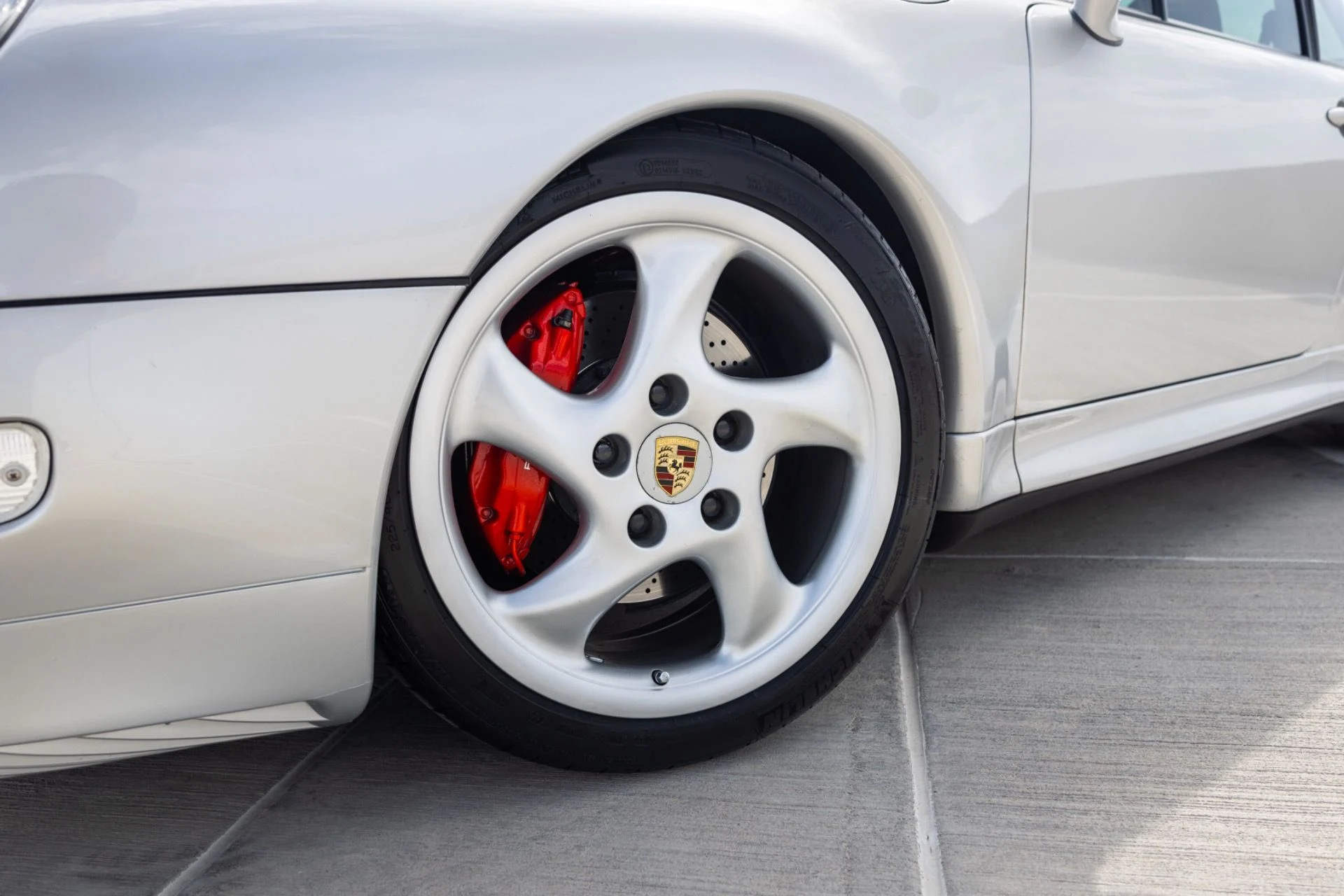 mph011_1946459719_Used_1997_Porsche_911_Carrera_4_S_1785968822_cc4bc0de9b