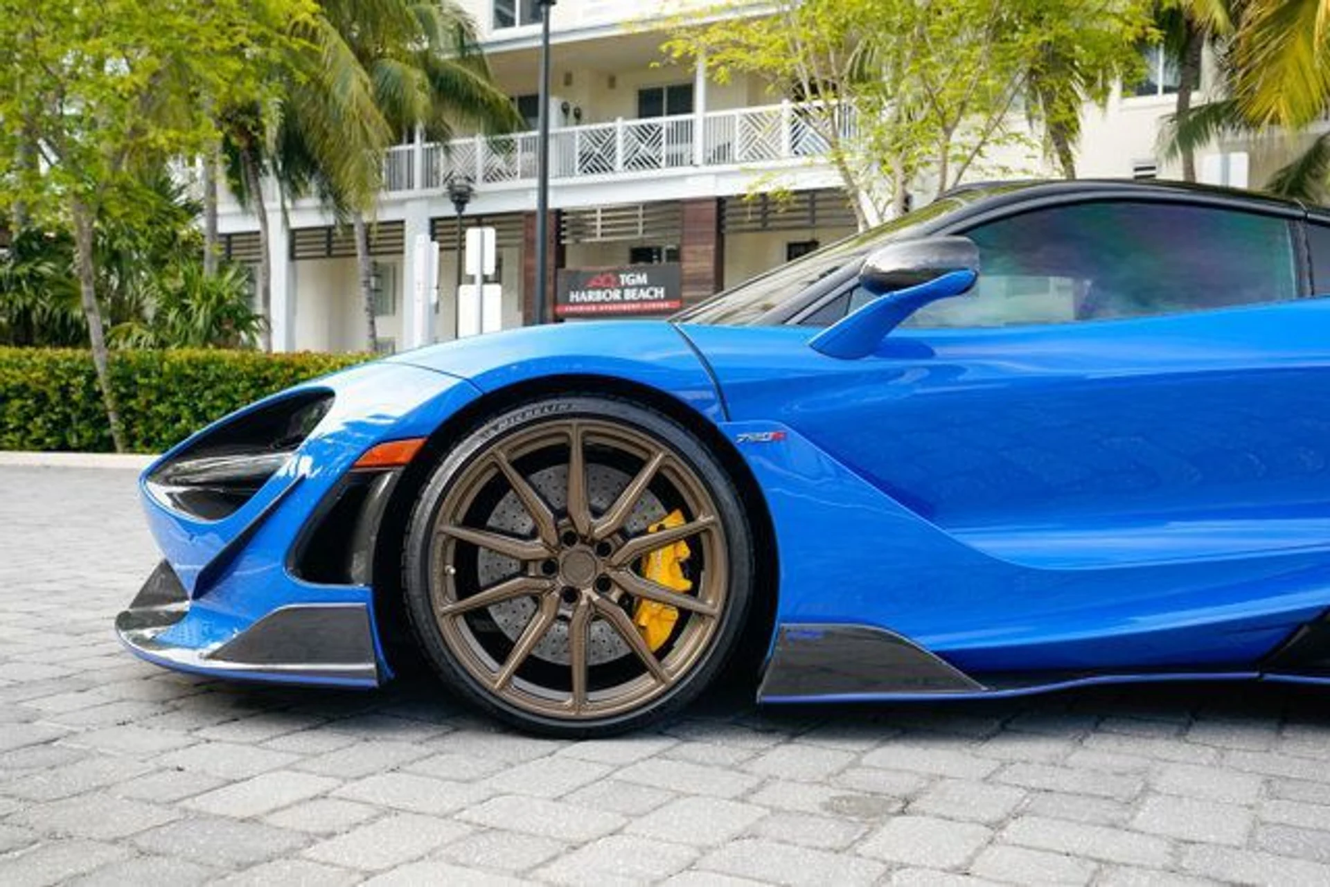 mph011_1956988735_22942328_12_640_792946d478