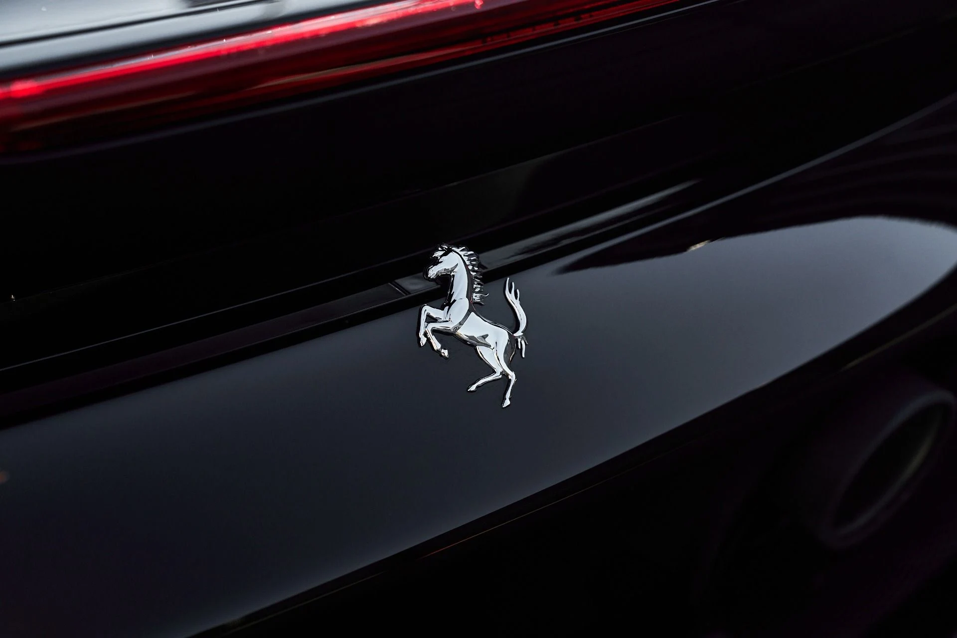 mph011_1959906040_Used_2025_Ferrari_SF_90_Spider_1764059231_e5f2726802