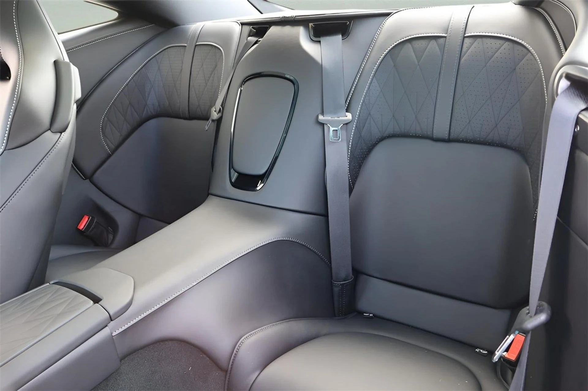 mph011_1966576257_12_5f8e38da52