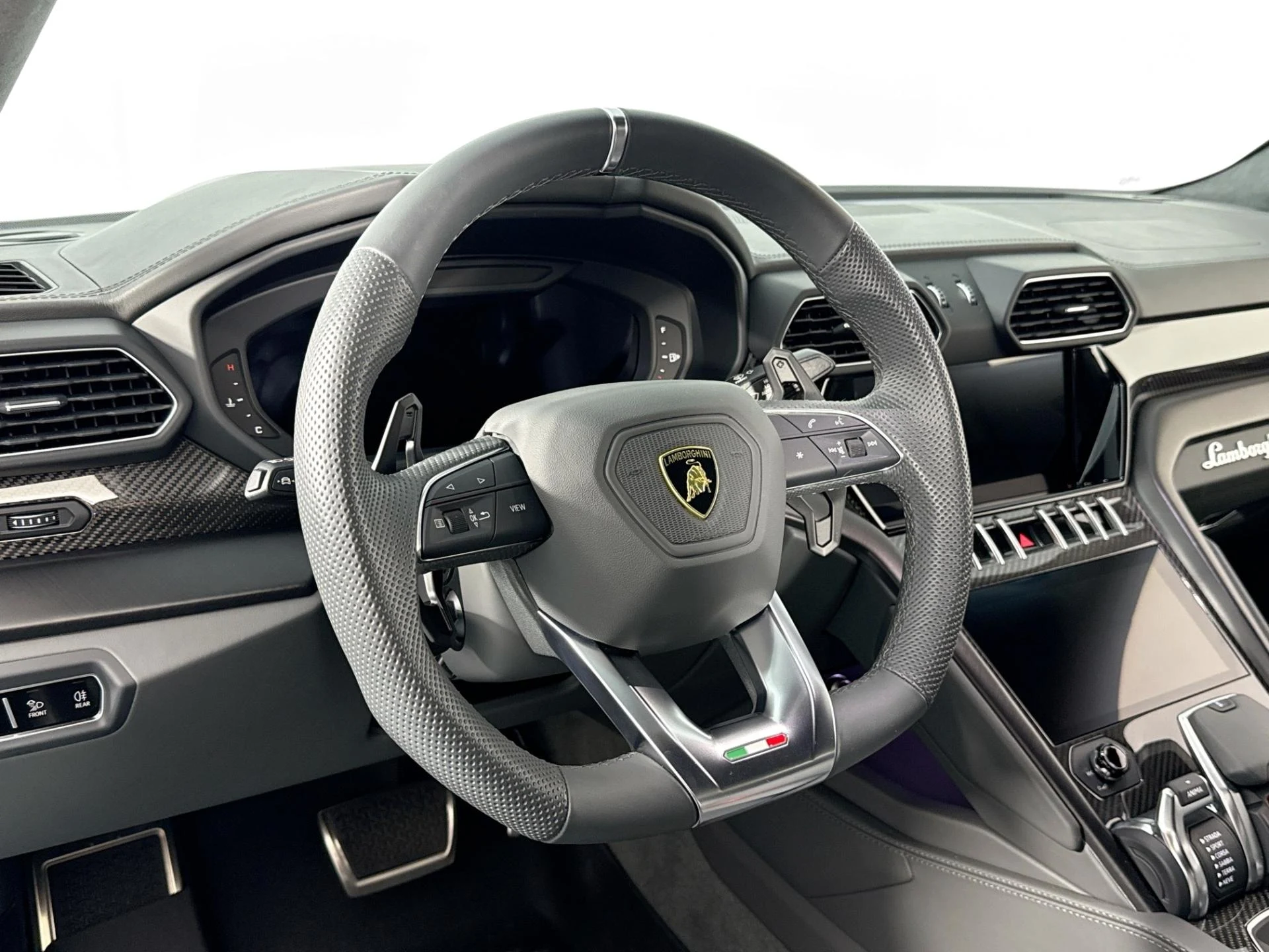 mph011_196659827_Used_2024_Lamborghini_Urus_S_1784150904_0f4a7e35ac
