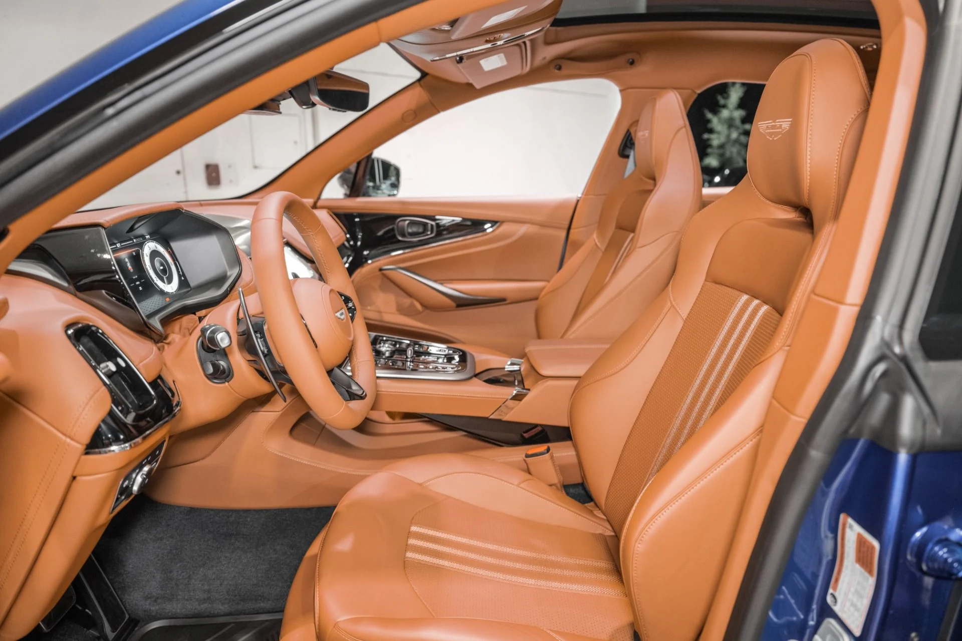 mph011_1969421997_New_2026_Aston_Martin_DBX_707_1780939775_cdc216f4bc