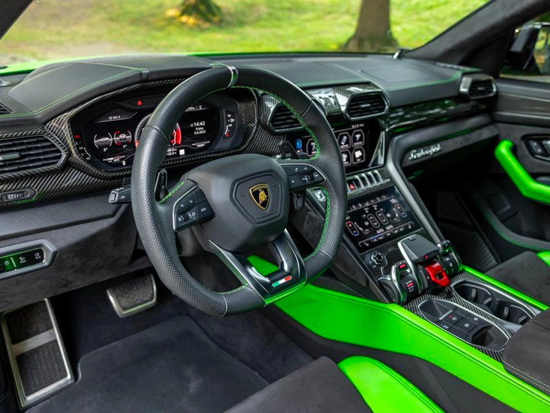 mph011_1976117658_36818667_04481_2021_lamborghini_urus_012_93c6dc6866