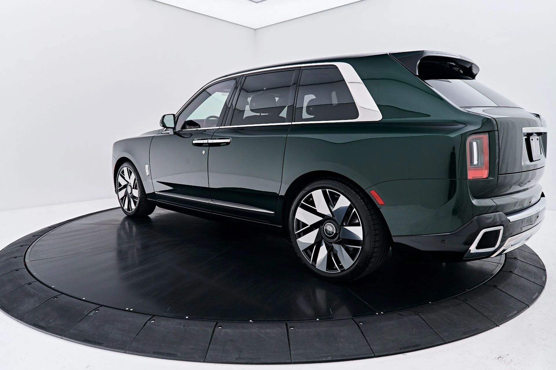 mph011_1980280796_Used_2026_Rolls_Royce_Cullinan_Base_1788456472_d3916abd3d