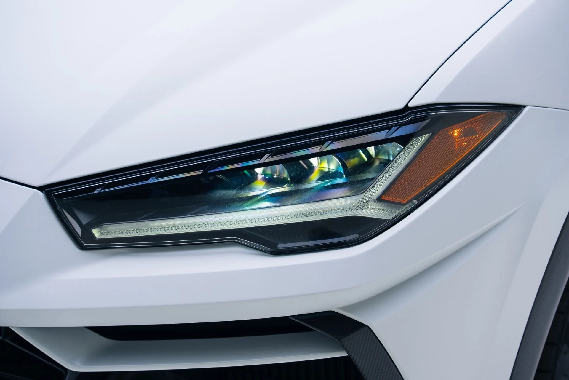 mph011_1983904198_Used_2022_Lamborghini_Urus_1764978399_7be4dd72f2