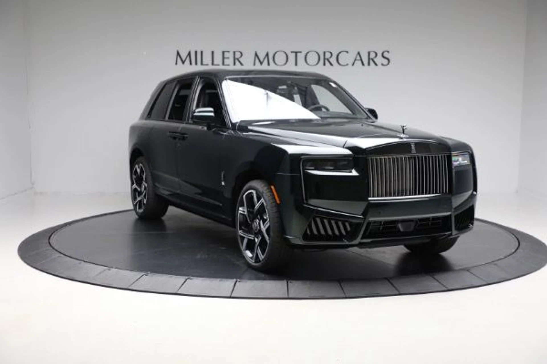 mph011_1988476720_New_2025_Rolls_Royce_Black_Badge_Cullinan_4d039b1b17