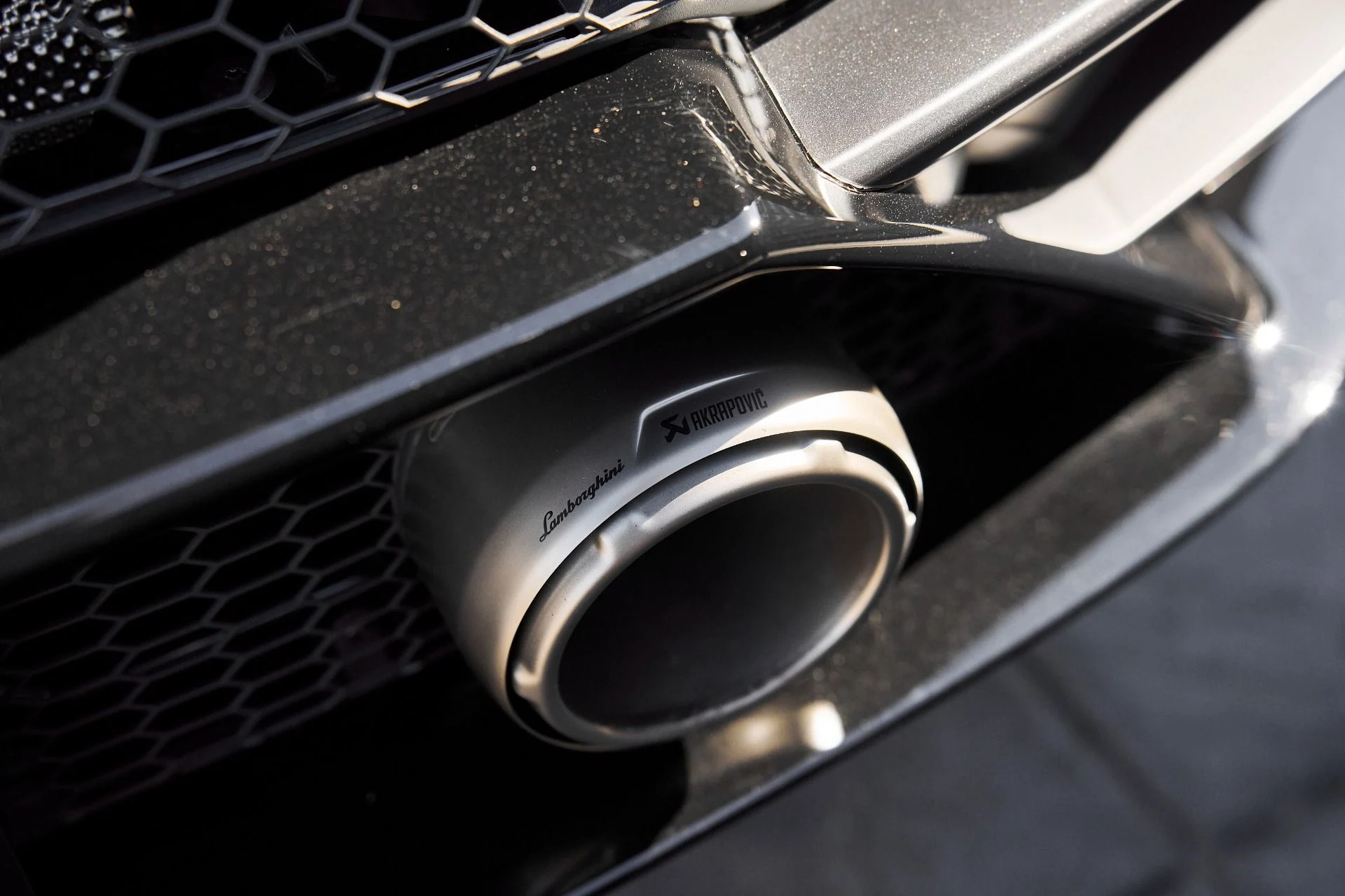 mph011_200354294_Used_2022_Lamborghini_Huracan_EVO_Base_1761357559_a6dc34a152