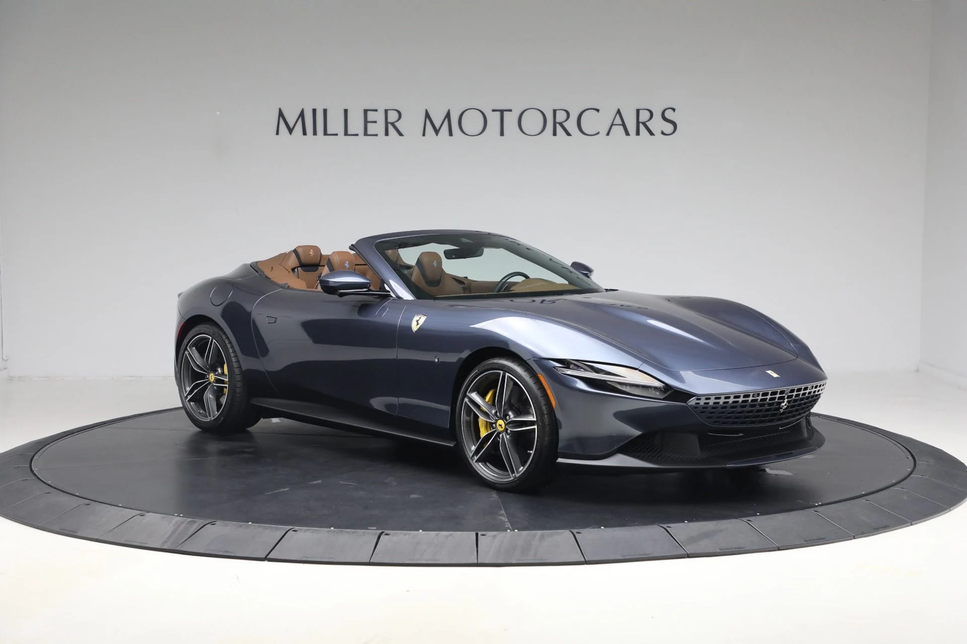 mph011_2040269312_Used_2025_Ferrari_Roma_Spider_1793294137_979fa95069