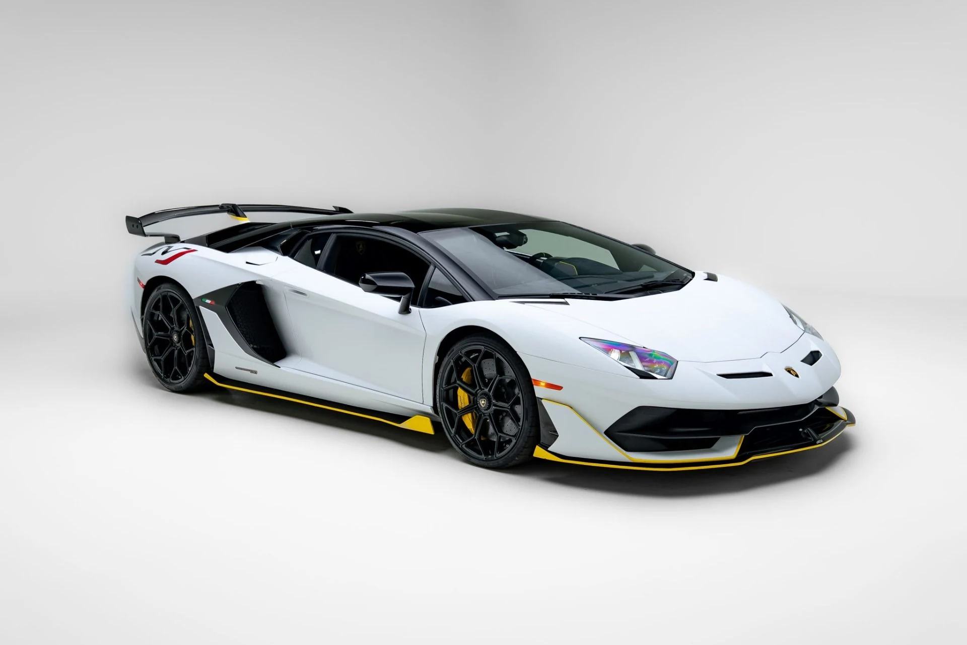 mph011_2042724910_Used_2021_Lamborghini_Aventador_SVJ_LP_770_4_SVJ_1780078343_6399390c97