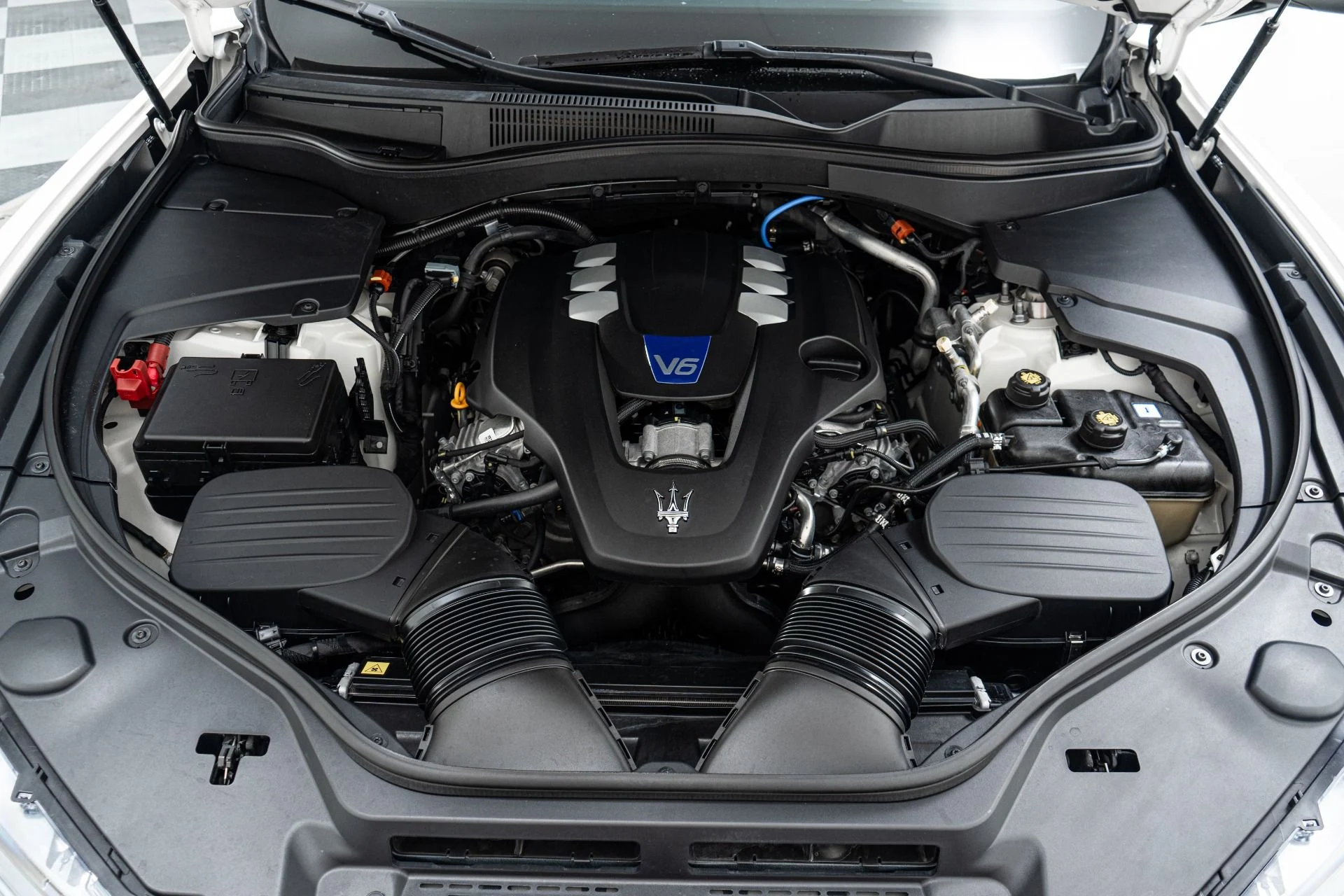 mph011_2045512171_Used_2022_Maserati_Levante_Modena_Nerissimo_Package_Comfort_and_Convenience_Package_1773694217_945aa63165