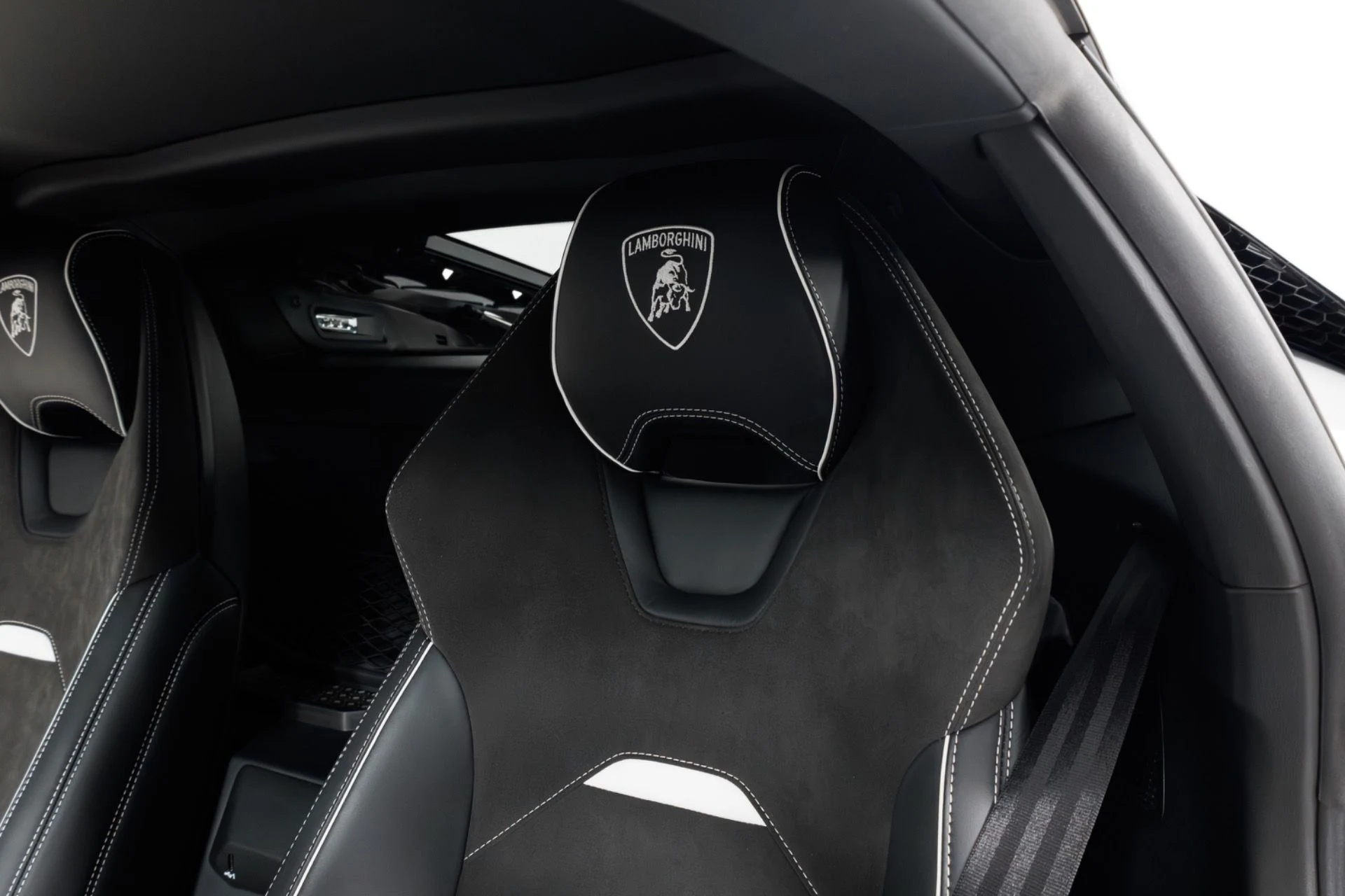 mph011_2047369891_Used_2020_Lamborghini_Huracan_LP_640_4_EVO_1779139548_598f157fc2