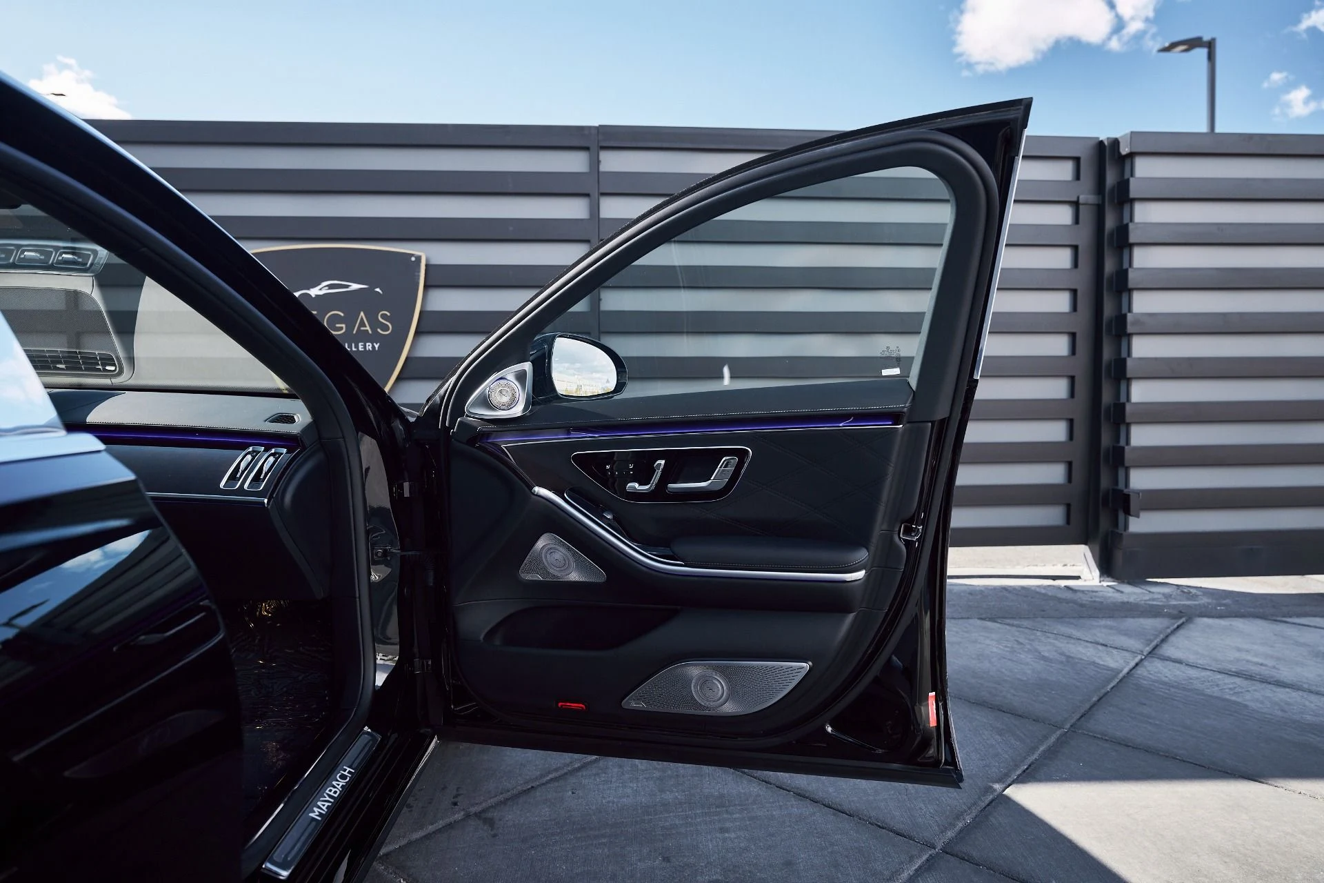 mph011_204791209_Used_2025_Mercedes_Benz_S_Class_Maybach_S_580_1769305262_962b1b3034