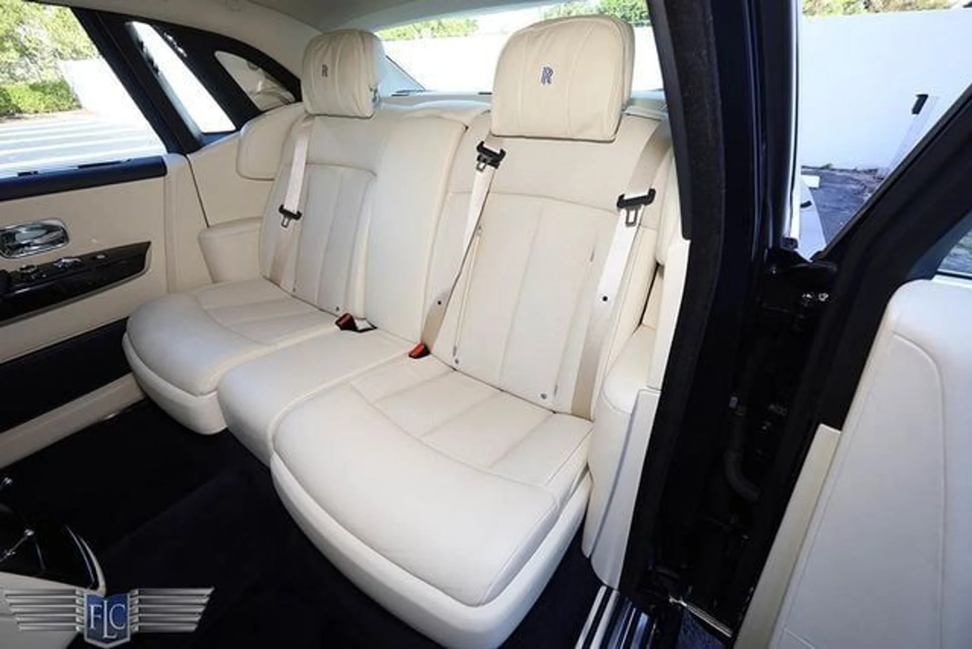 mph011_2060491569_used_2018_rolls_royce_phantom_sedan_6305_22718398_16_640_11a91ed7a4