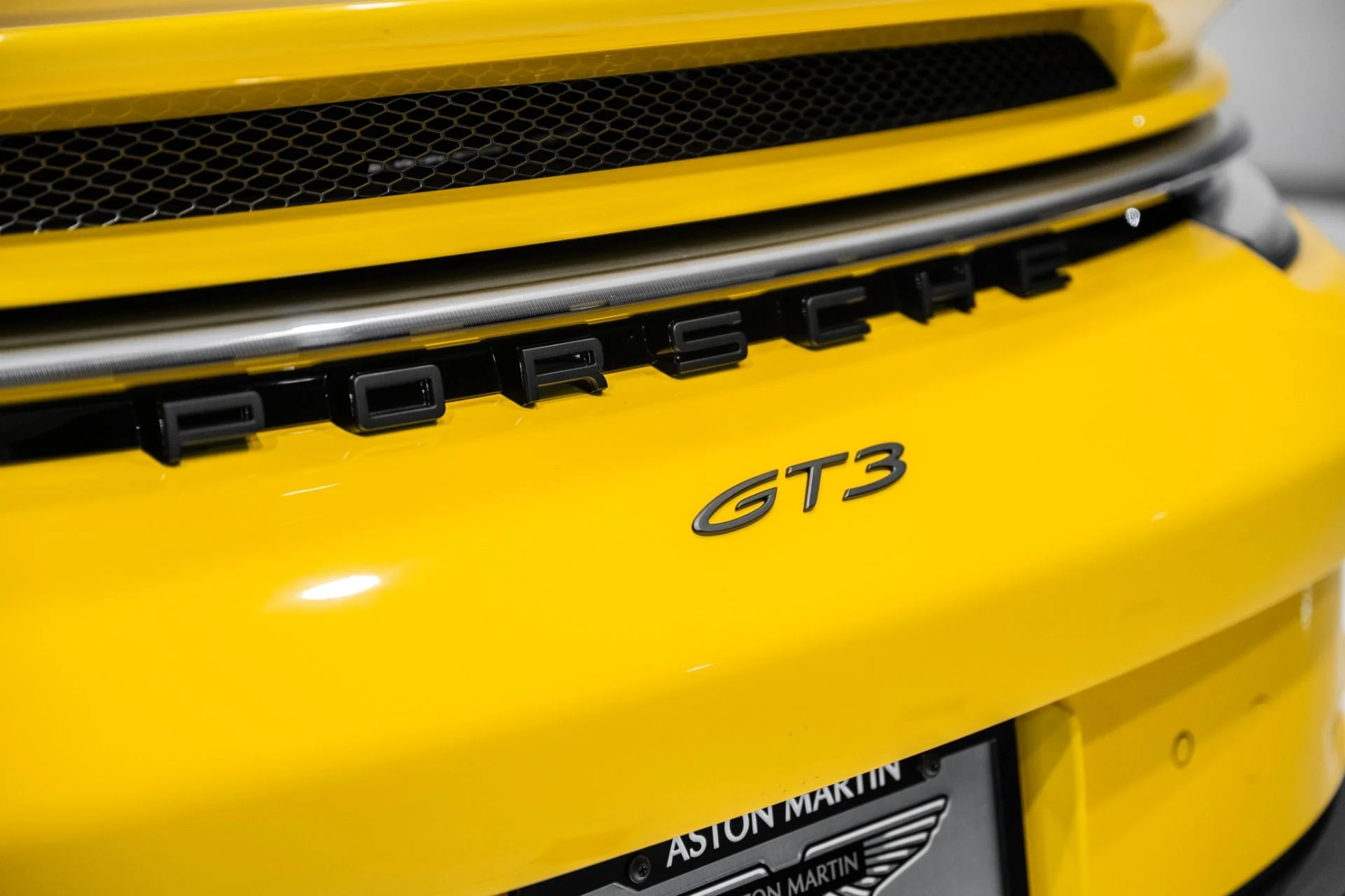 mph011_2065460616_Used_2022_Porsche_911_GT_3_1764089810_eae9e87db8