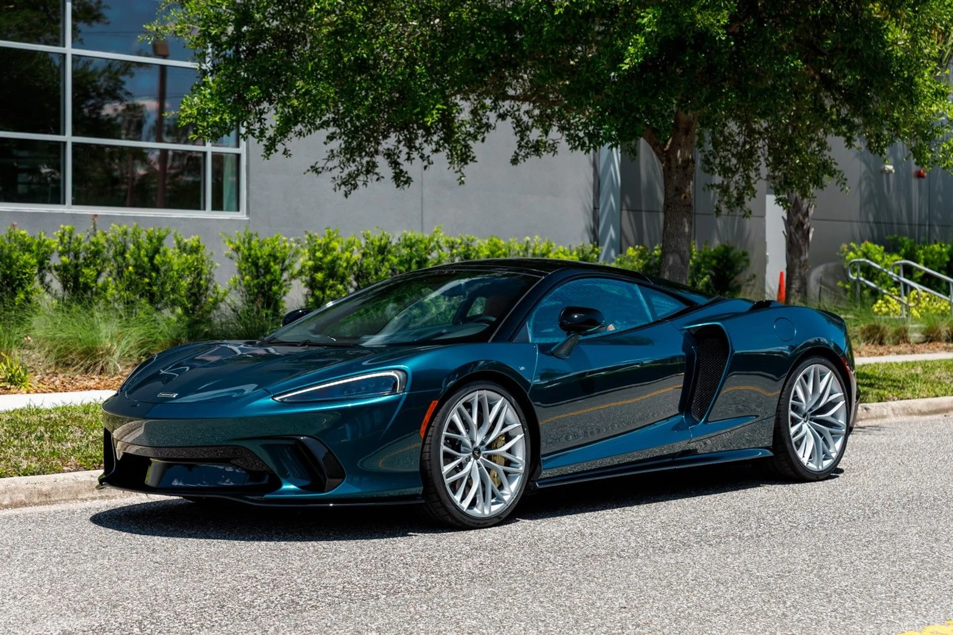 mph011_2072287588_672_p12_l_0be38643ea