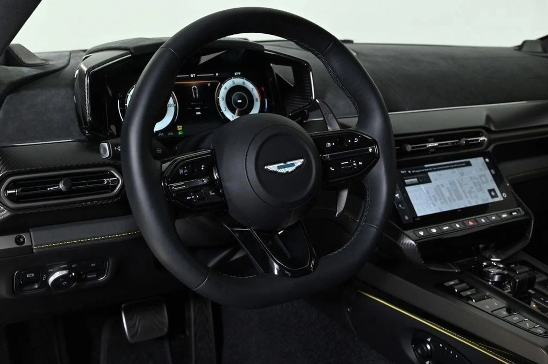mph011_207240943_used_2025_aston_martin_vanquish_coupe_11350_22829268_11_1024_fc05d66ba7