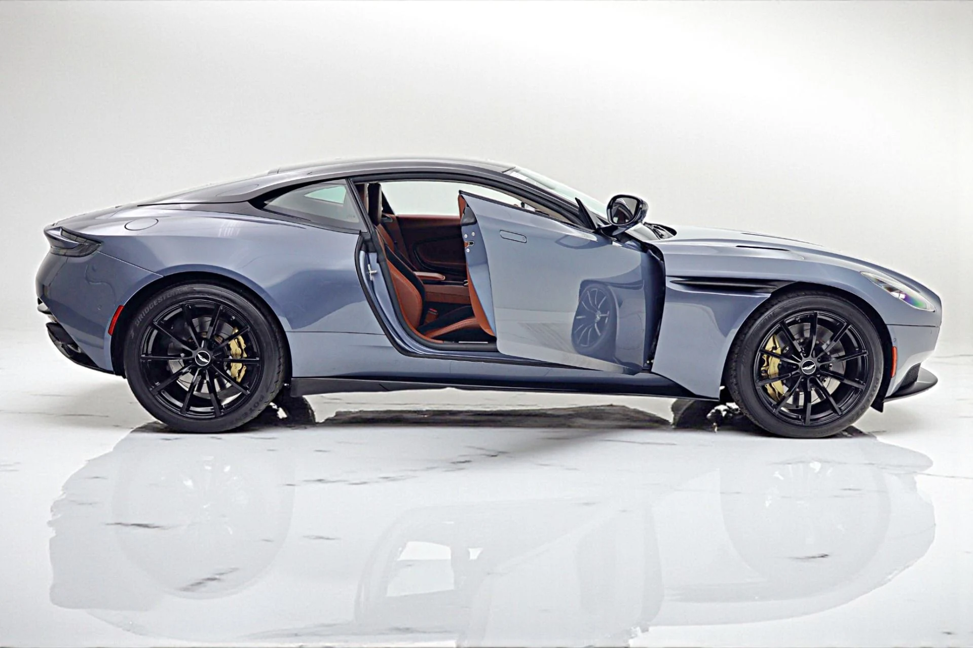 mph011_2086735023_Used_2020_Aston_Martin_DB_11_AMR_9ec85de194