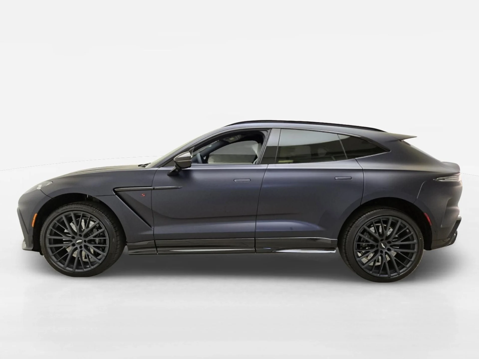 mph011_2091441875_New_2026_Aston_Martin_DBX_S_1780118644_85b3d0335c