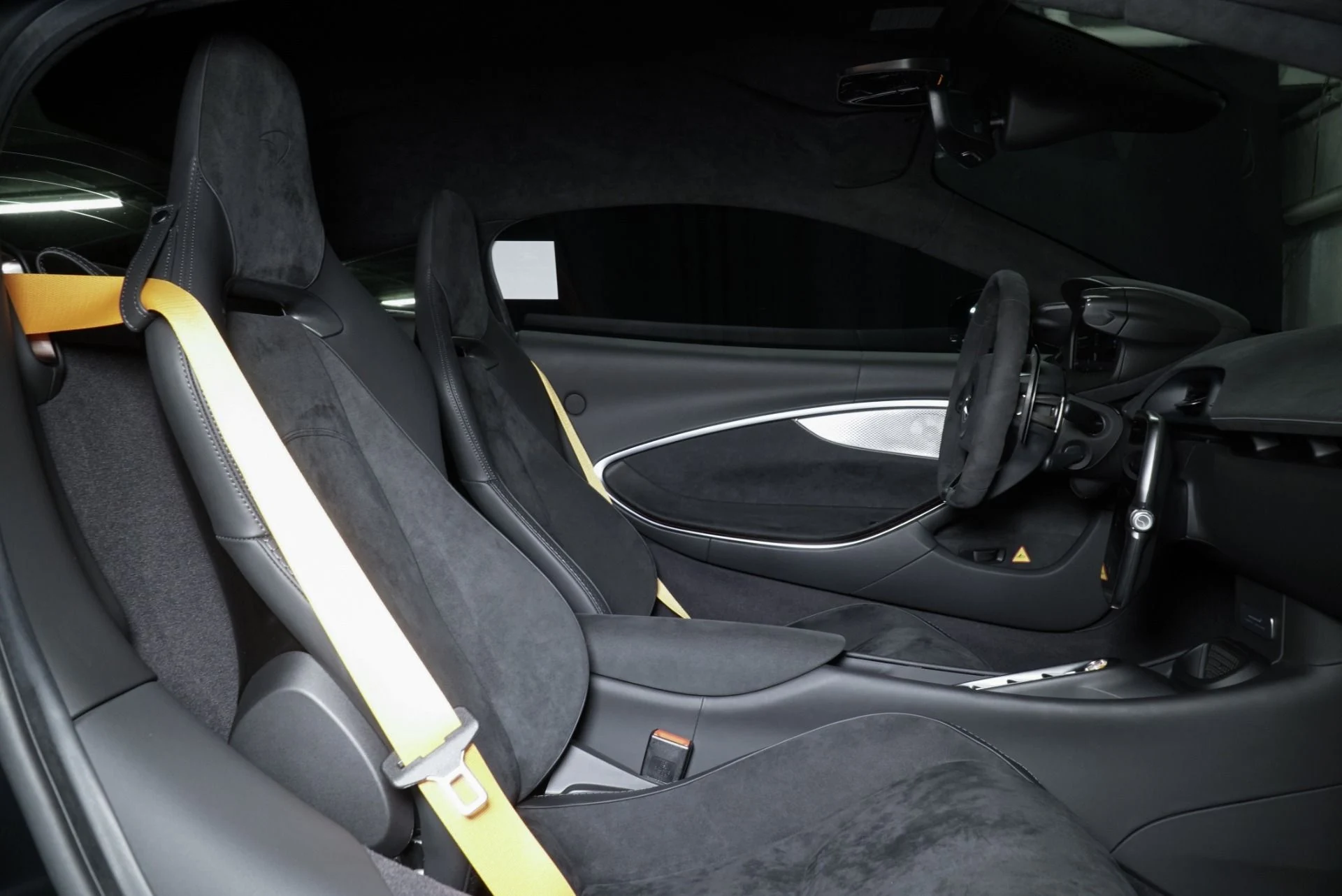 mph011_2105462373_Used_2025_Mc_Laren_Artura_1760457581_d544ab2157