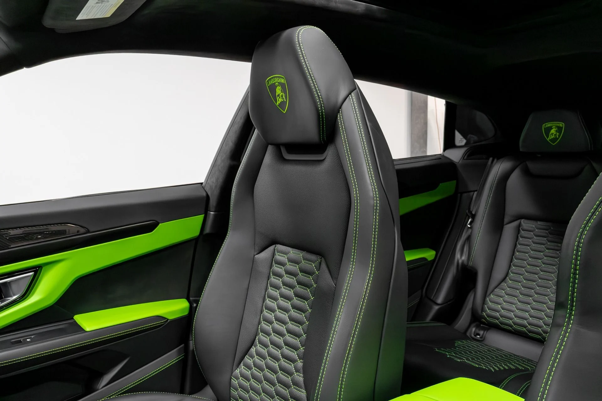 mph011_2109904858_Used_2022_Lamborghini_Urus_1771543126_ba3234a0e8