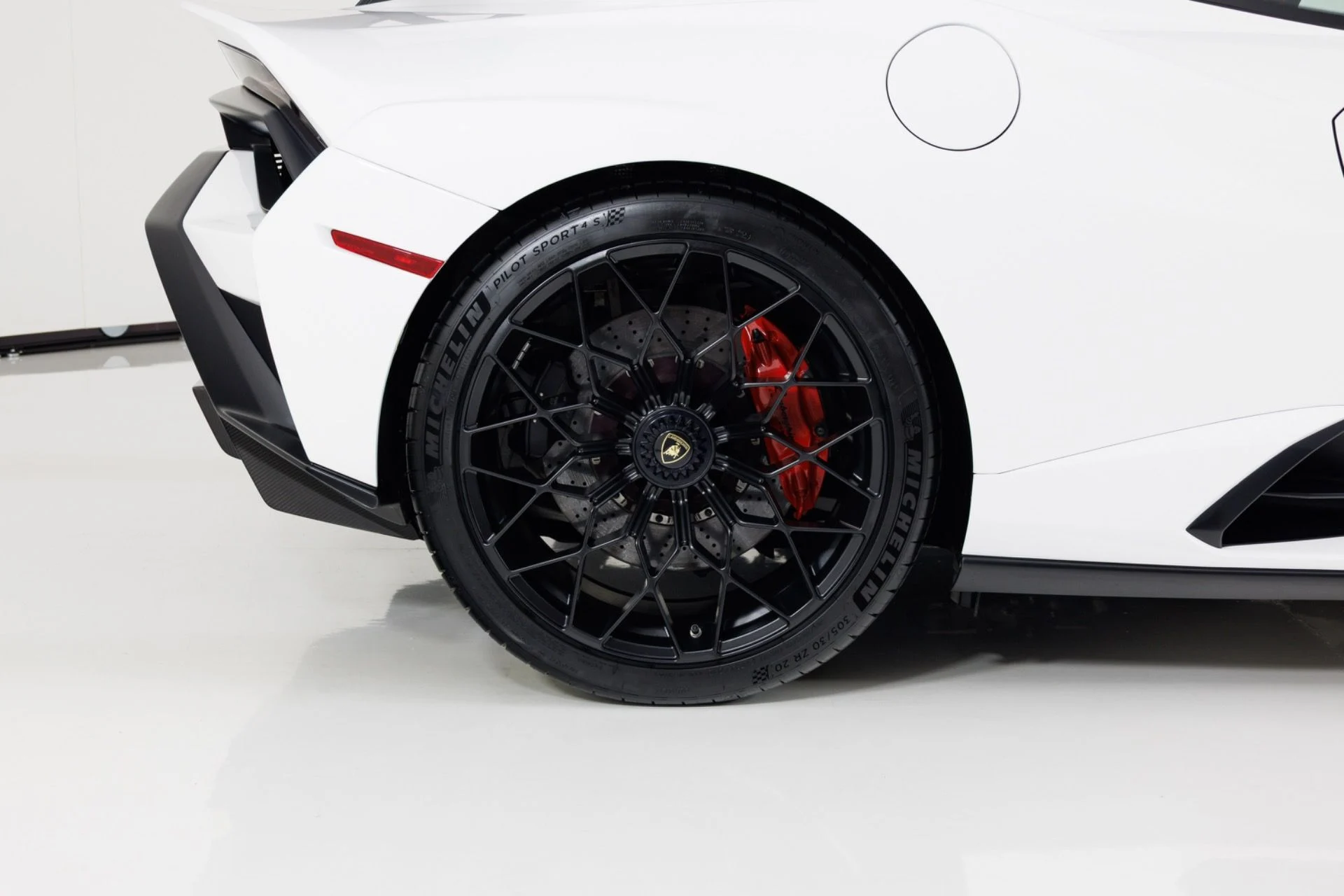 mph011_2116161704_Used_2021_Lamborghini_Huracan_STO_1789754412_11adfa9eb8