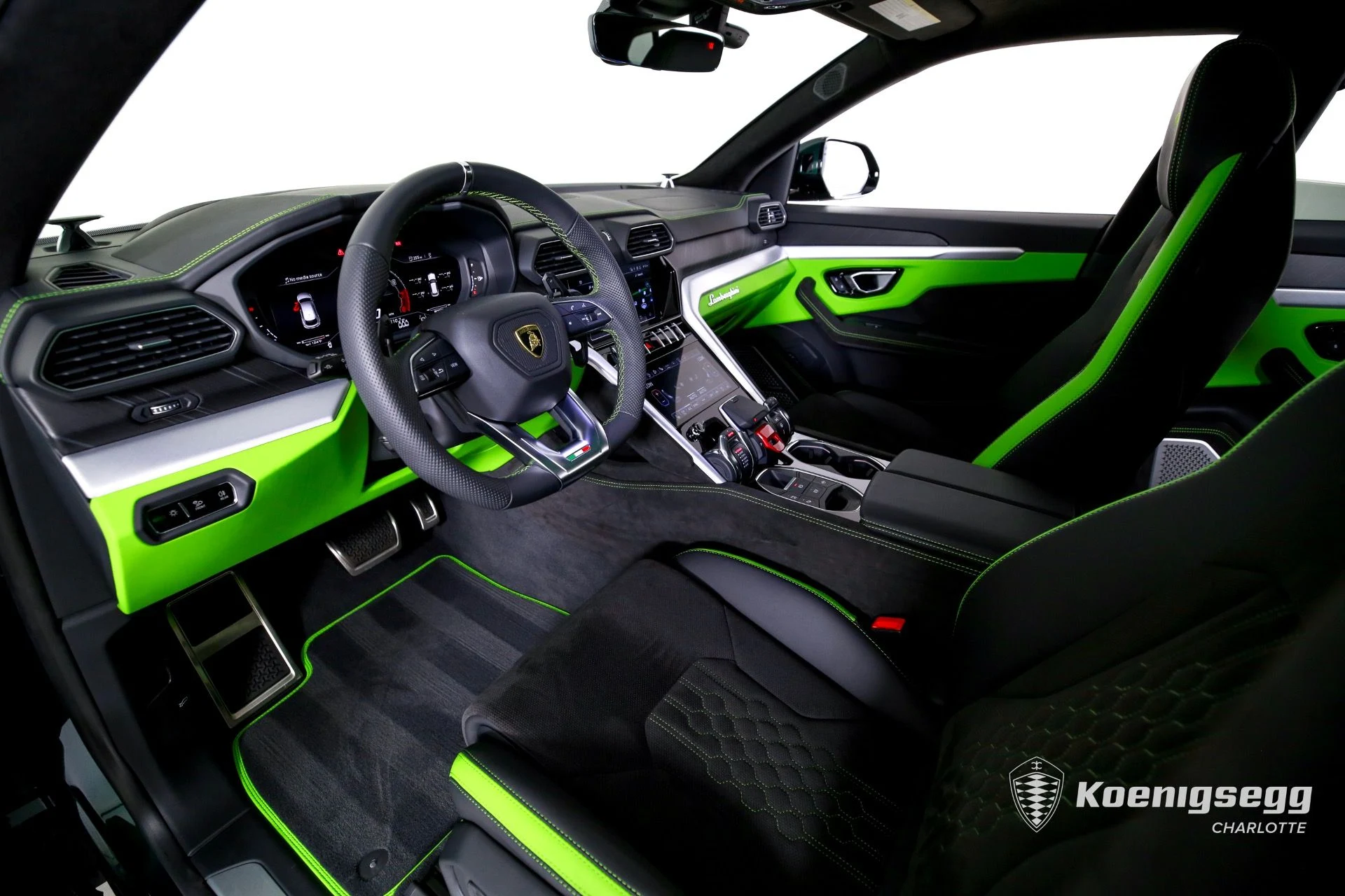 mph011_2123168815_Used_2024_Lamborghini_Urus_S_1760998520_b168807bd1