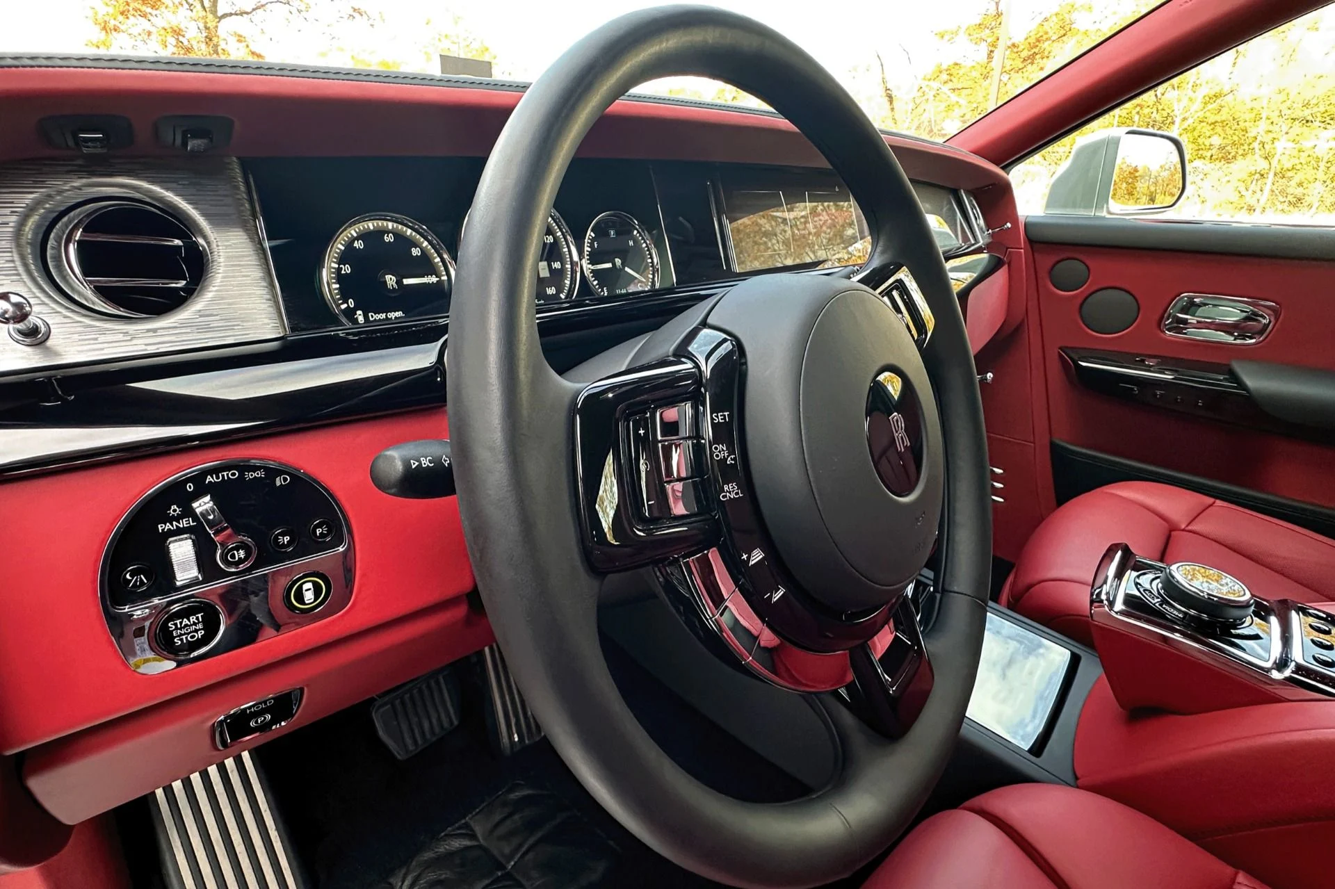 mph011_2126830366_Used_2022_Rolls_Royce_Phantom_EWB_1762892452_b84cc456eb