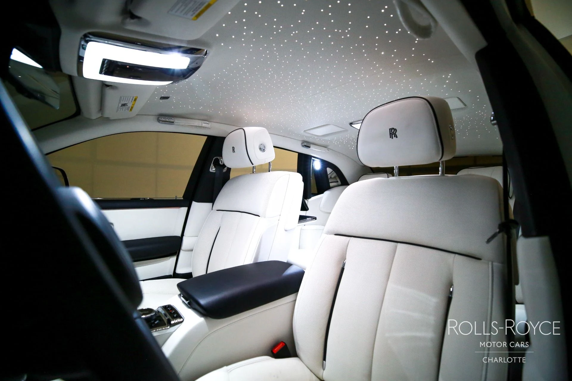 mph011_2127065227_Used_2024_Rolls_Royce_Phantom_1767116656_e9abe01fa1