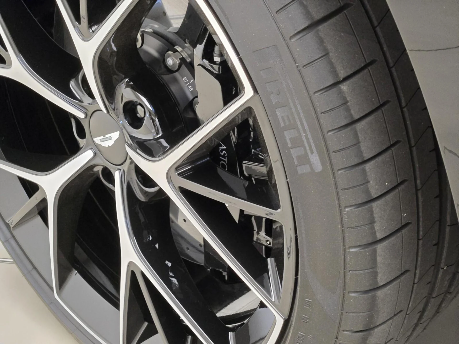 mph011_2127183252_New_2026_Aston_Martin_DBX_S_1776489471_4b5244947c