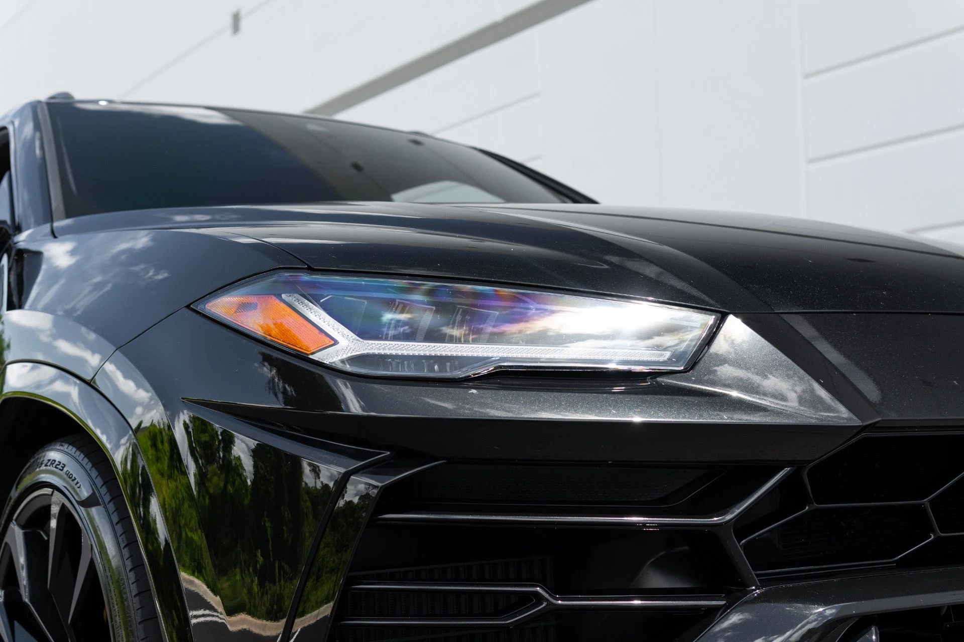 mph011_2130519246_Used_2022_Lamborghini_Urus_1776127481_a8f309da15