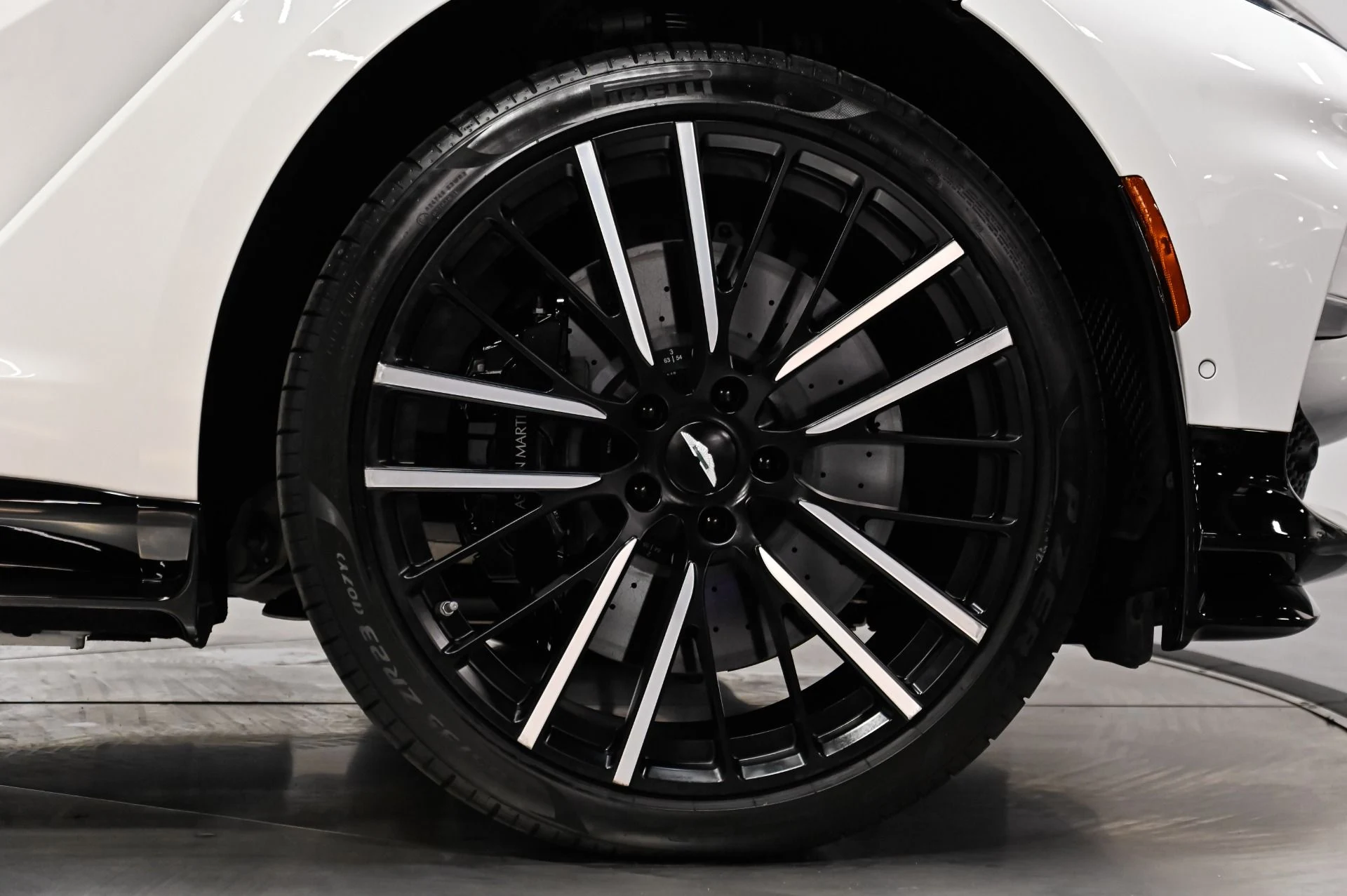 mph011_2132902296_Used_2023_Aston_Martin_DBX_707_1791313494_47de1464db