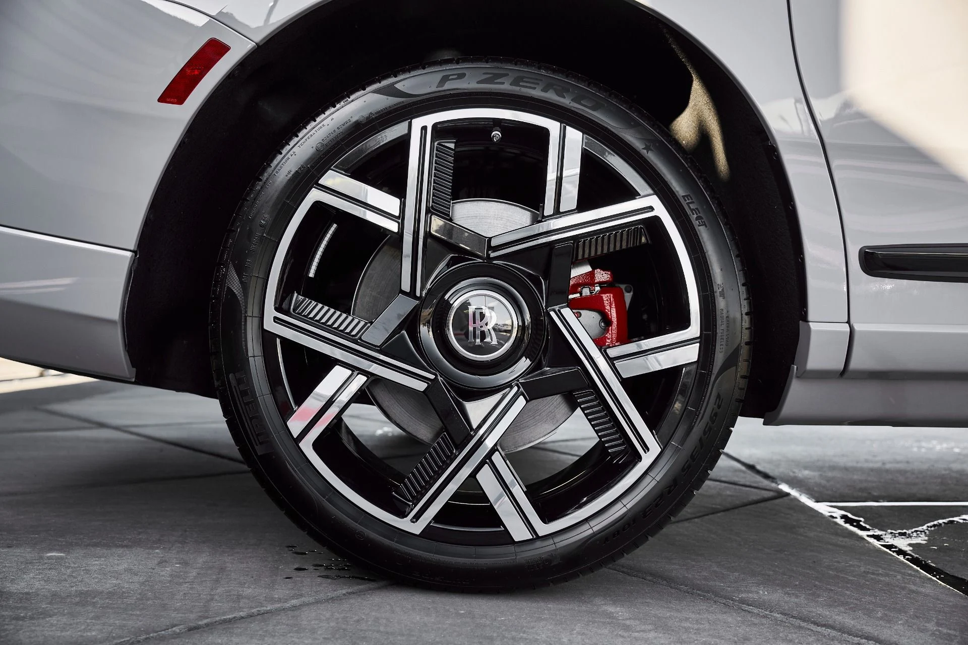 mph011_2133929663_Used_2025_Rolls_Royce_Cullinan_1775588056_a0d19a25dd