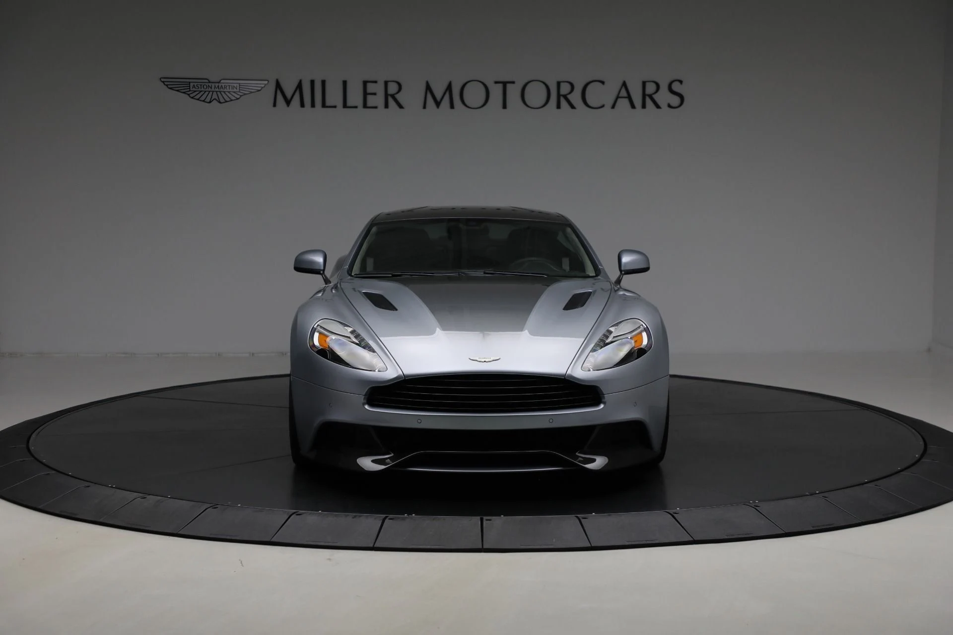 mph011_2142359379_Used_2014_Aston_Martin_Vanquish_26568c2b48