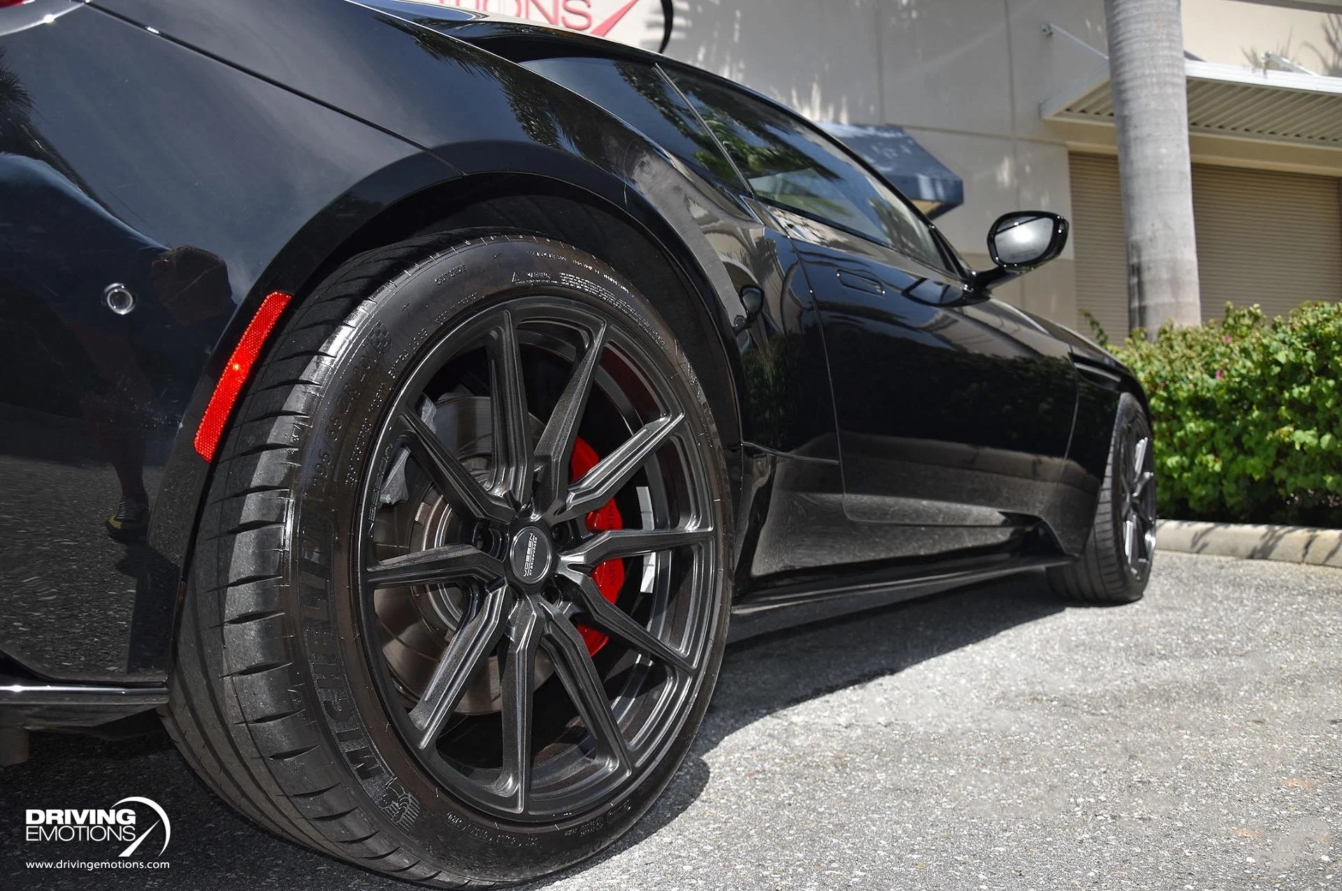 mph011_2142440748_861_p12_l_4a3dbd9b2a