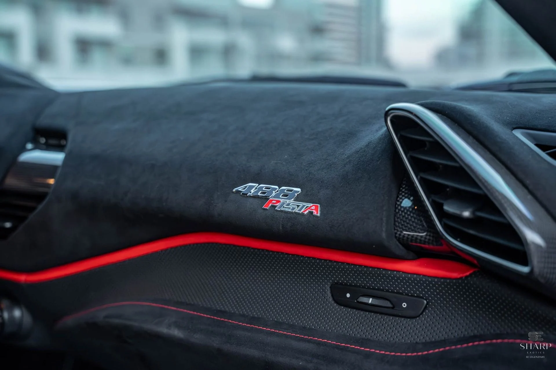 mph011_2147940747_13516_p12_l_c4541aaf60