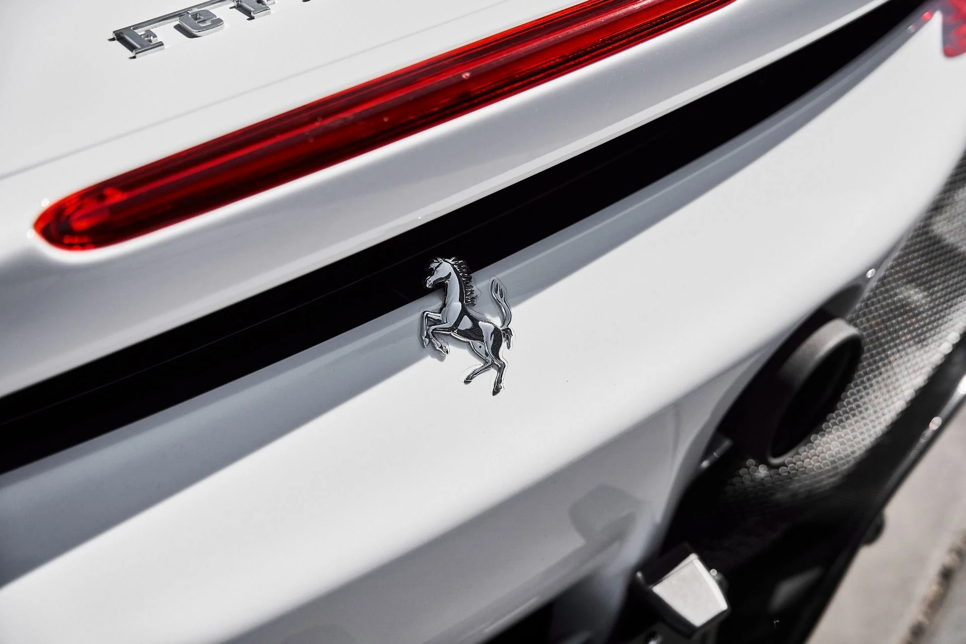 mph011_2149894003_Used_2024_Ferrari_SF_90_Spider_Base_1776734297_bbea994da3