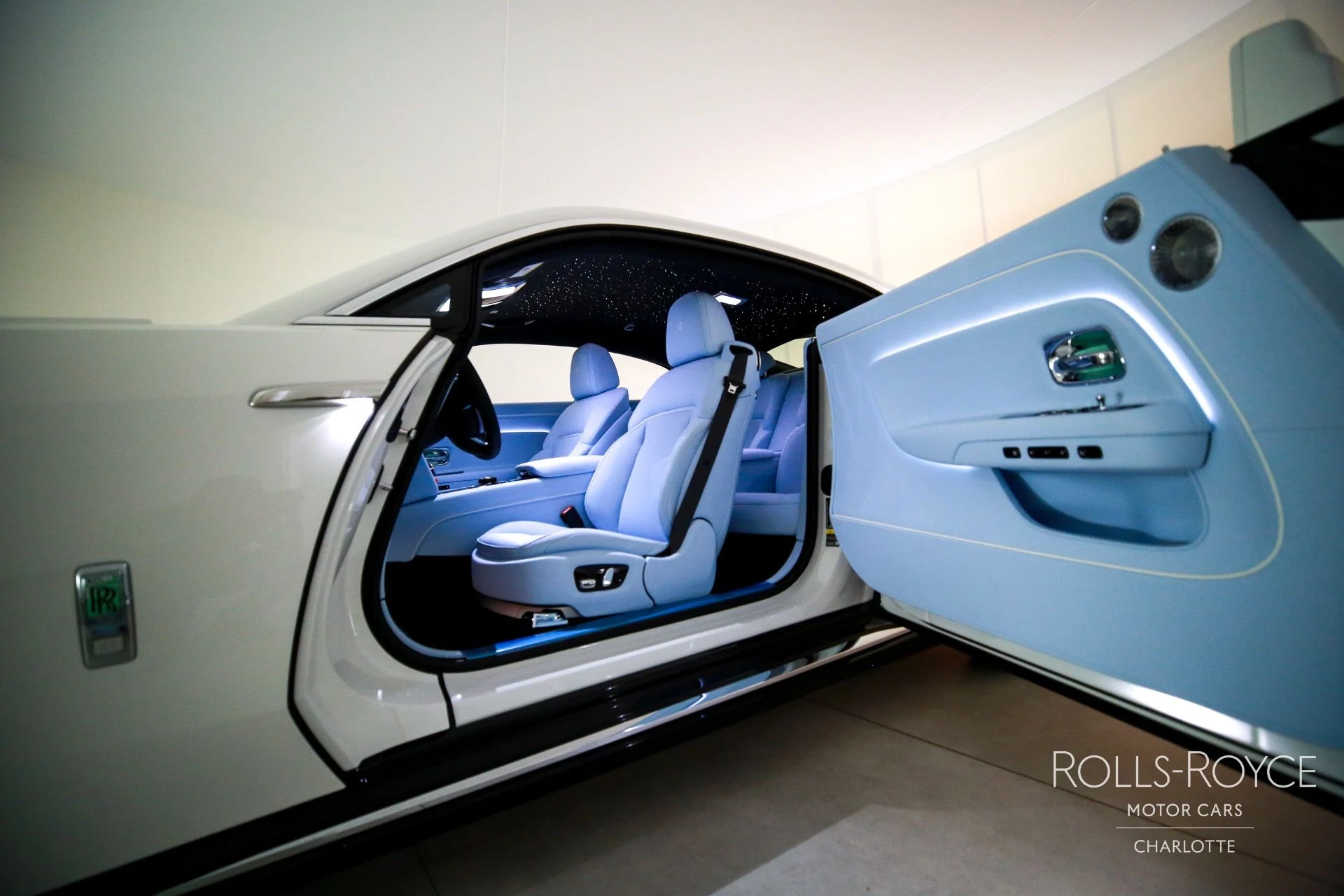 mph011_2156937108_Used_2025_Rolls_Royce_Spectre_1752785235_533d1edf44